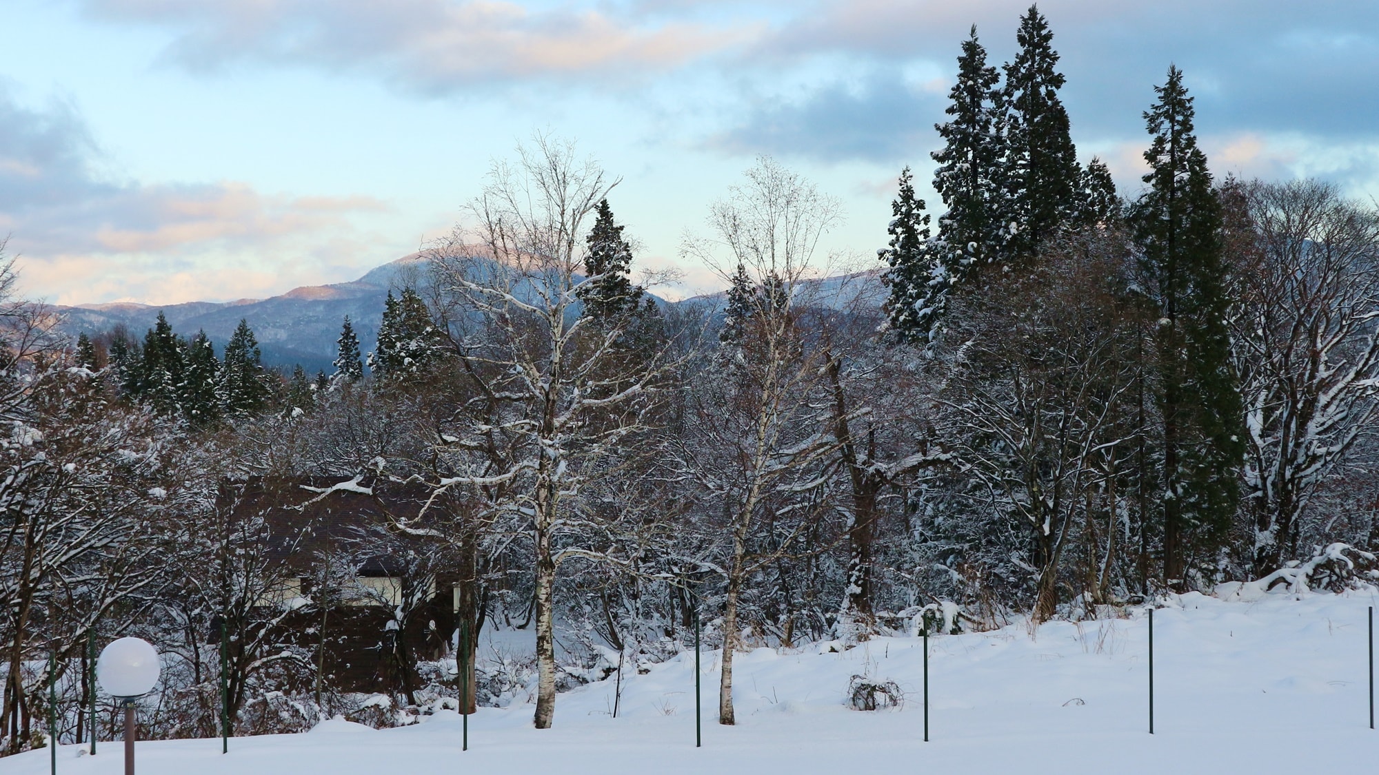 *[Winter - Example of a guest room view] If it's sunny, you can see Mt. Madarao.