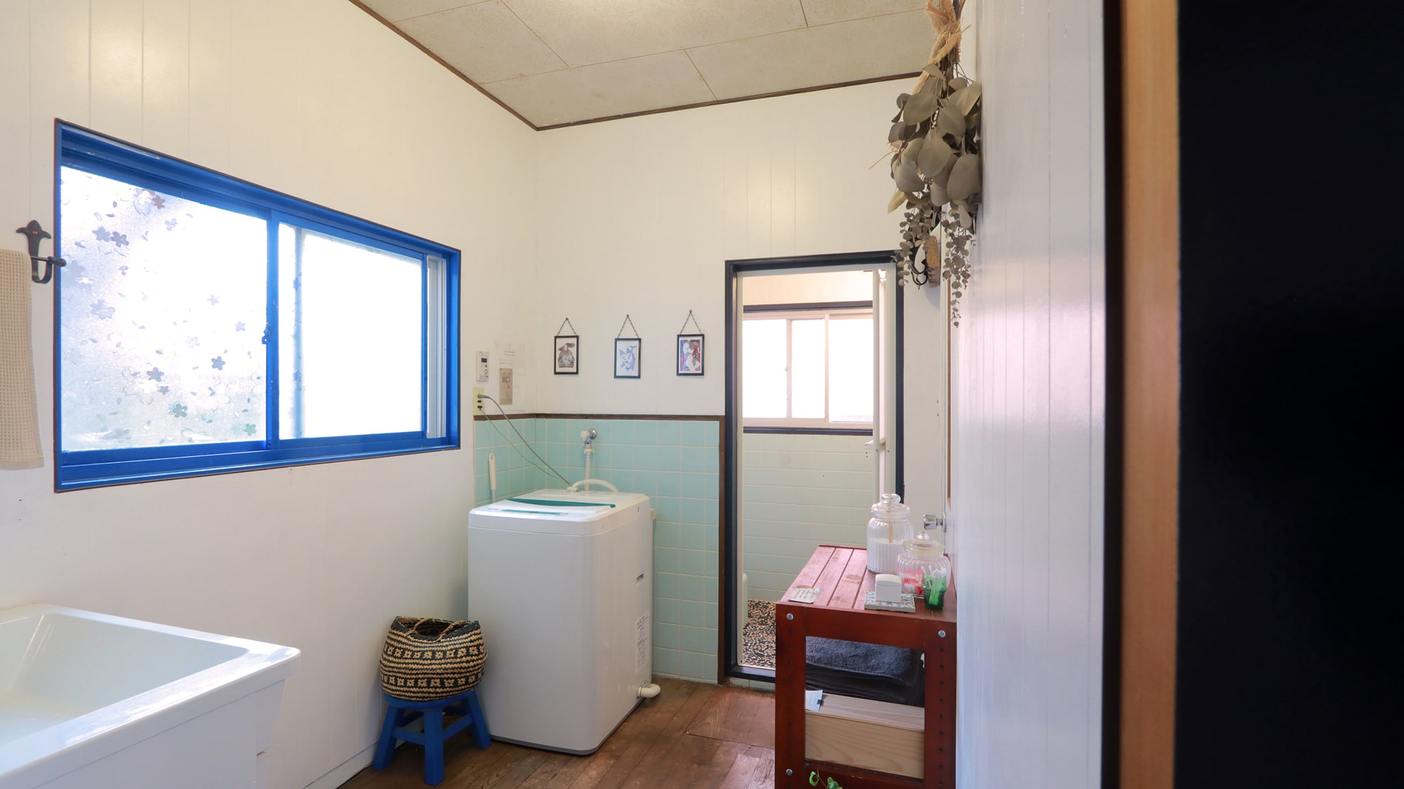 [浴室] 您可以使用洗臉盆、浴缸和洗衣機。
