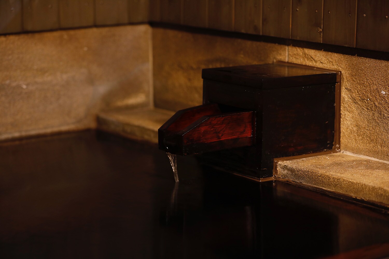 Old-style detached house (Meiji) with free-flowing hot spring water