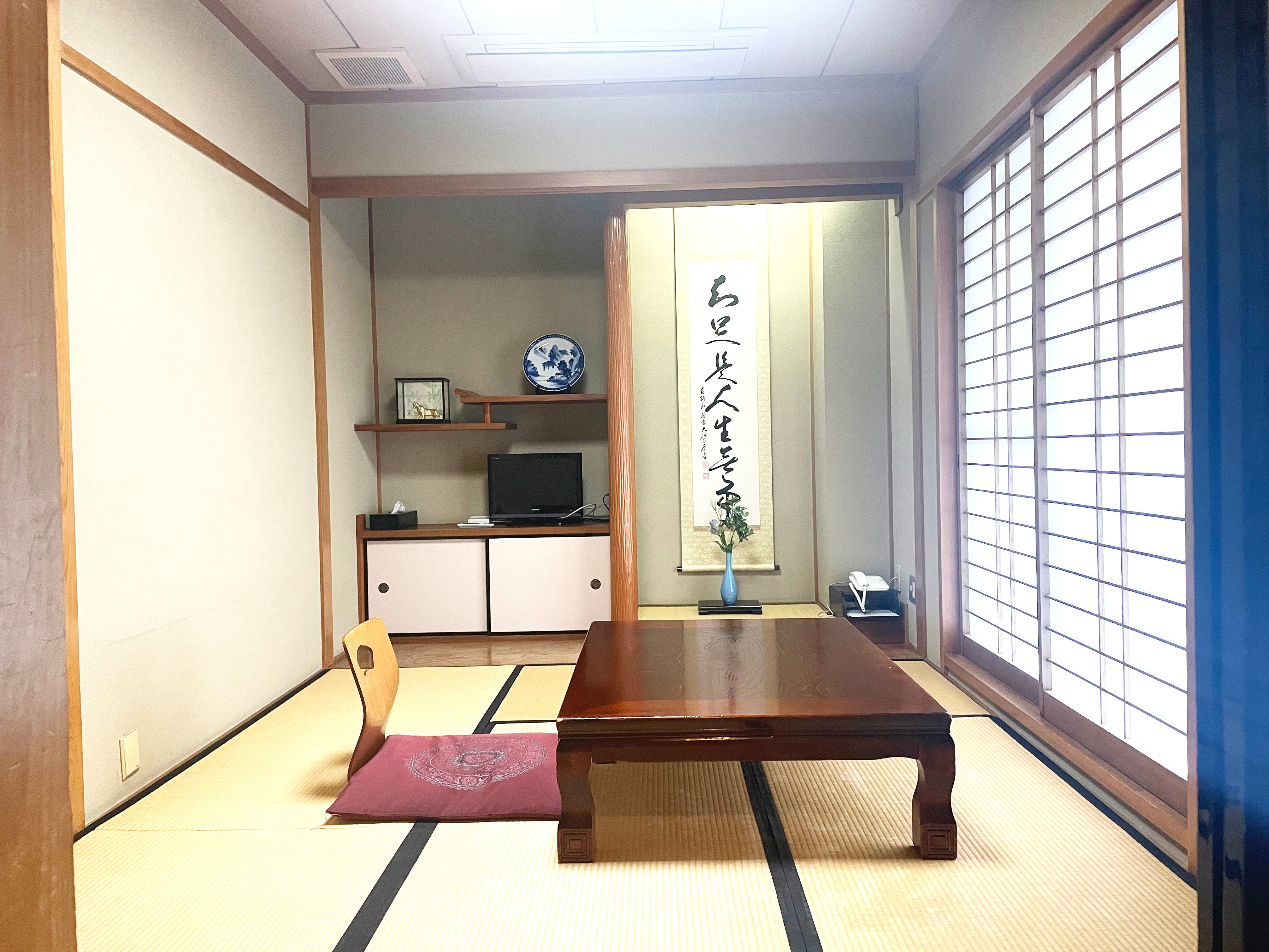 Japanese-style room (6 tatami mats)