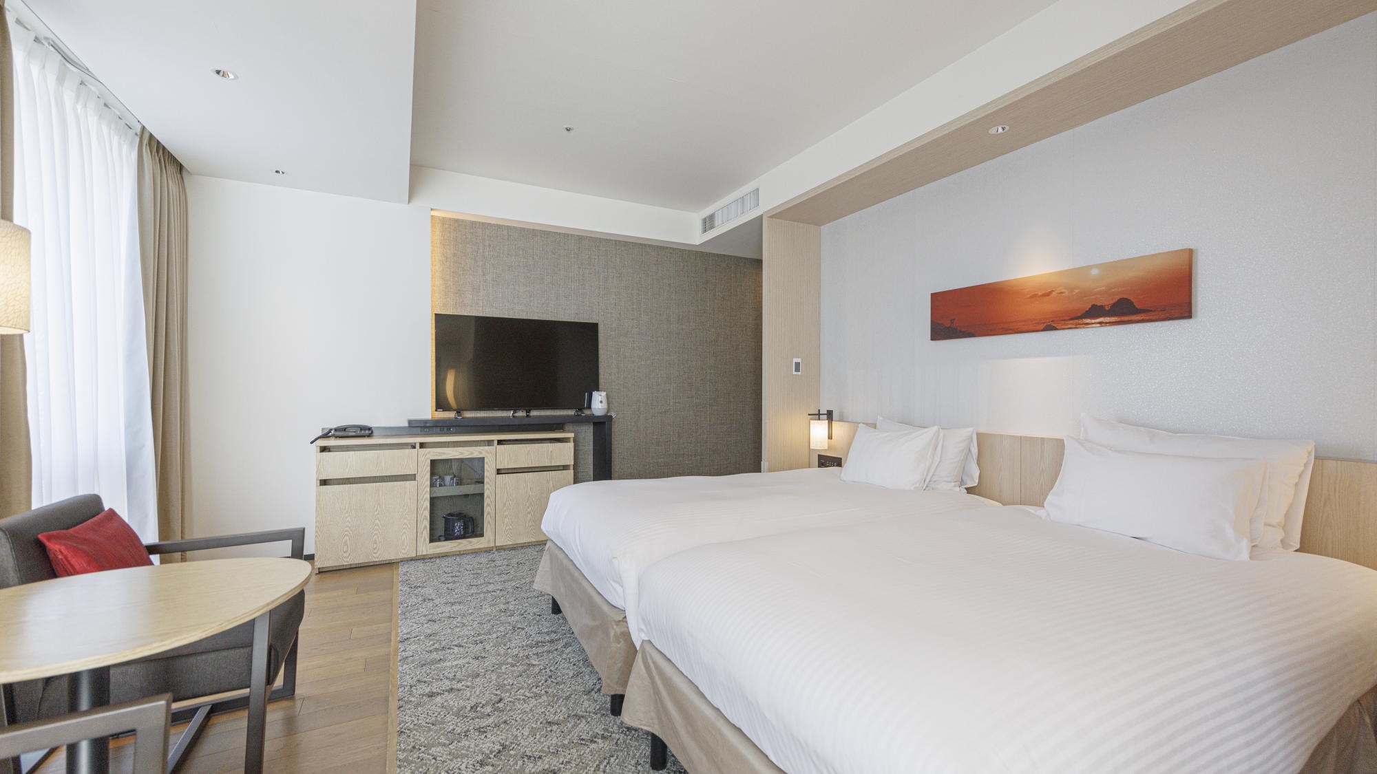 Deluxe Hollywood Twin