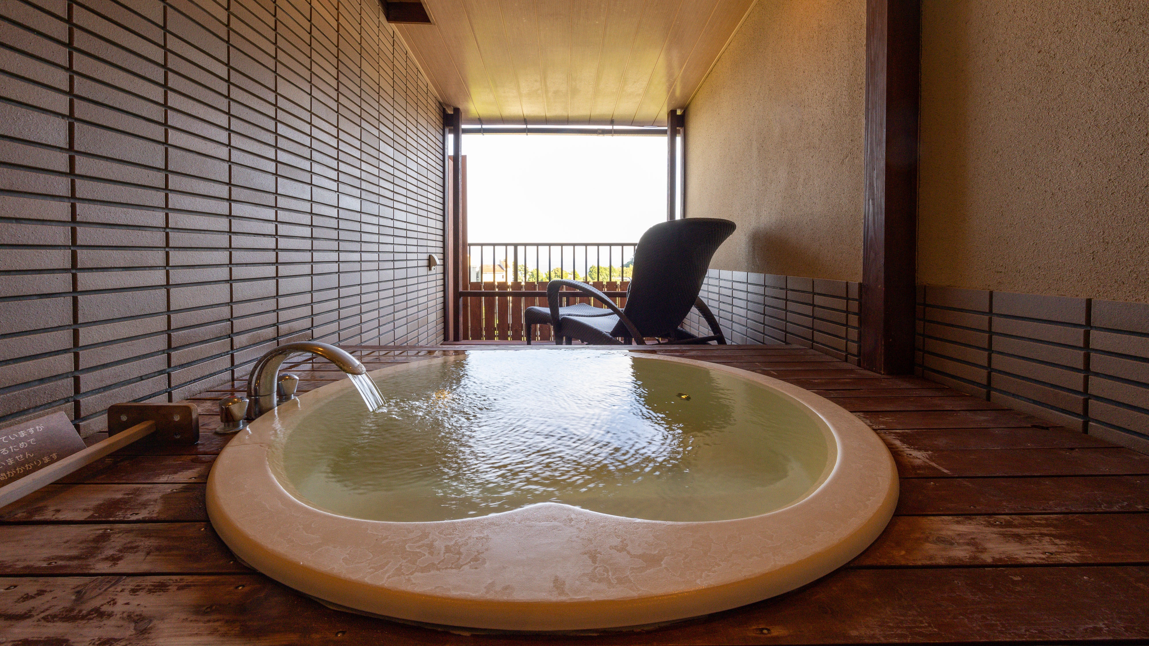 眺望大海的帶露天浴池的客房“Aqua Light Bath”