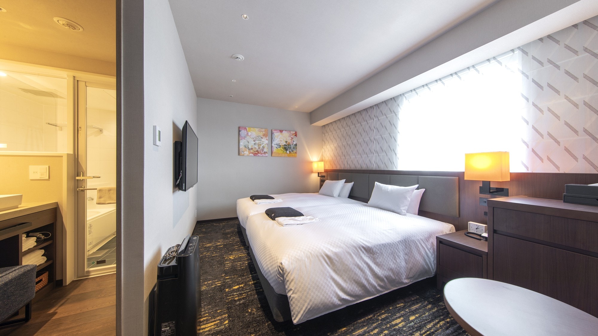 Room "Refresh Twin" equipped with massage cushions and foot massagers