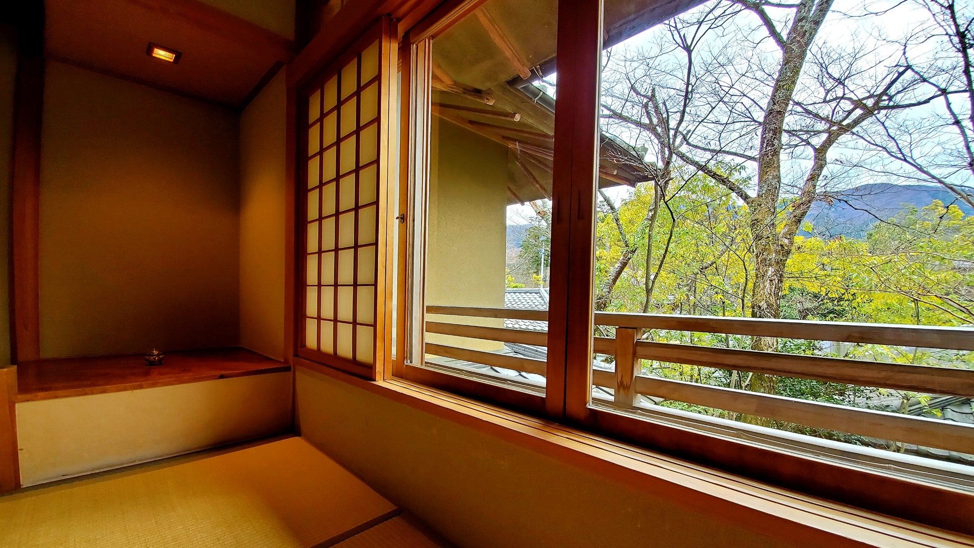 2nd floor: Japanese-style room 10 tatami mats + entrance