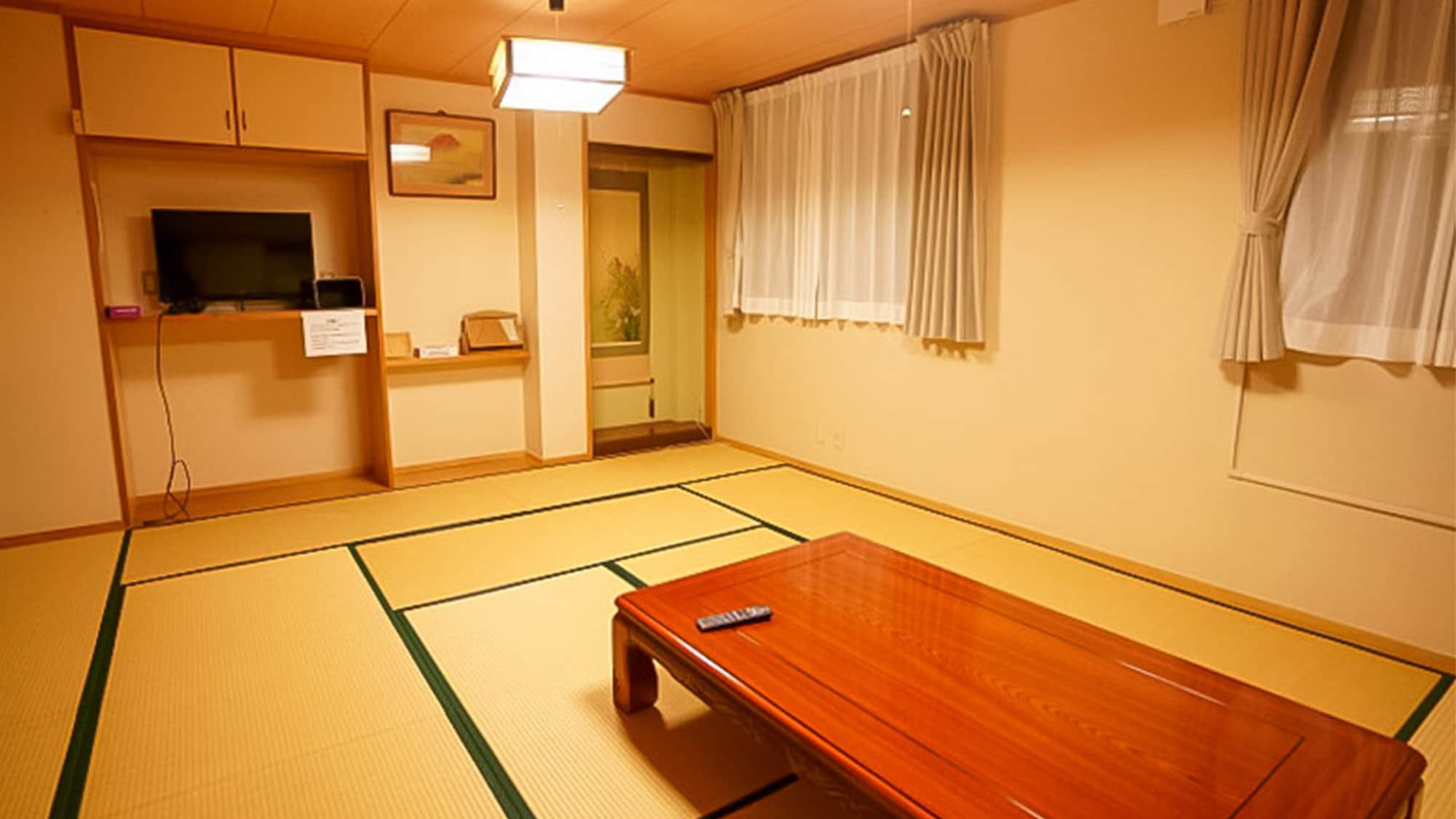 ・Japanese-style room (13 tatami mats) / Accommodates up to 6 people