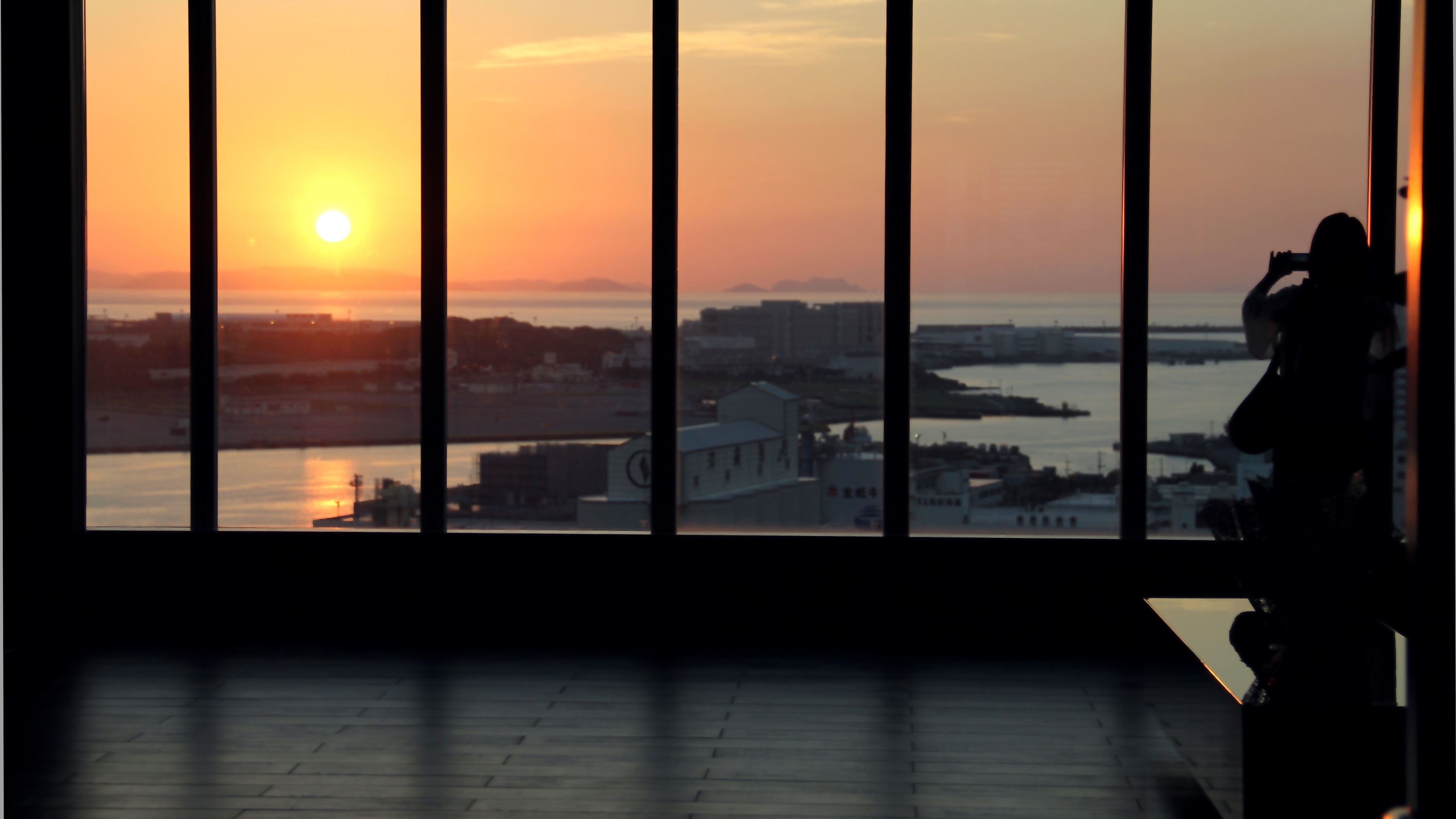 Top floor lobby A space full of liberation overlooking the city of Naha and the harbor You can enjoy a beautiful sunset in the evening