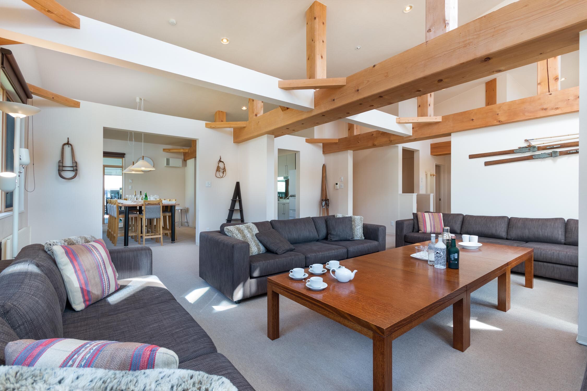 5 bedroom living room
