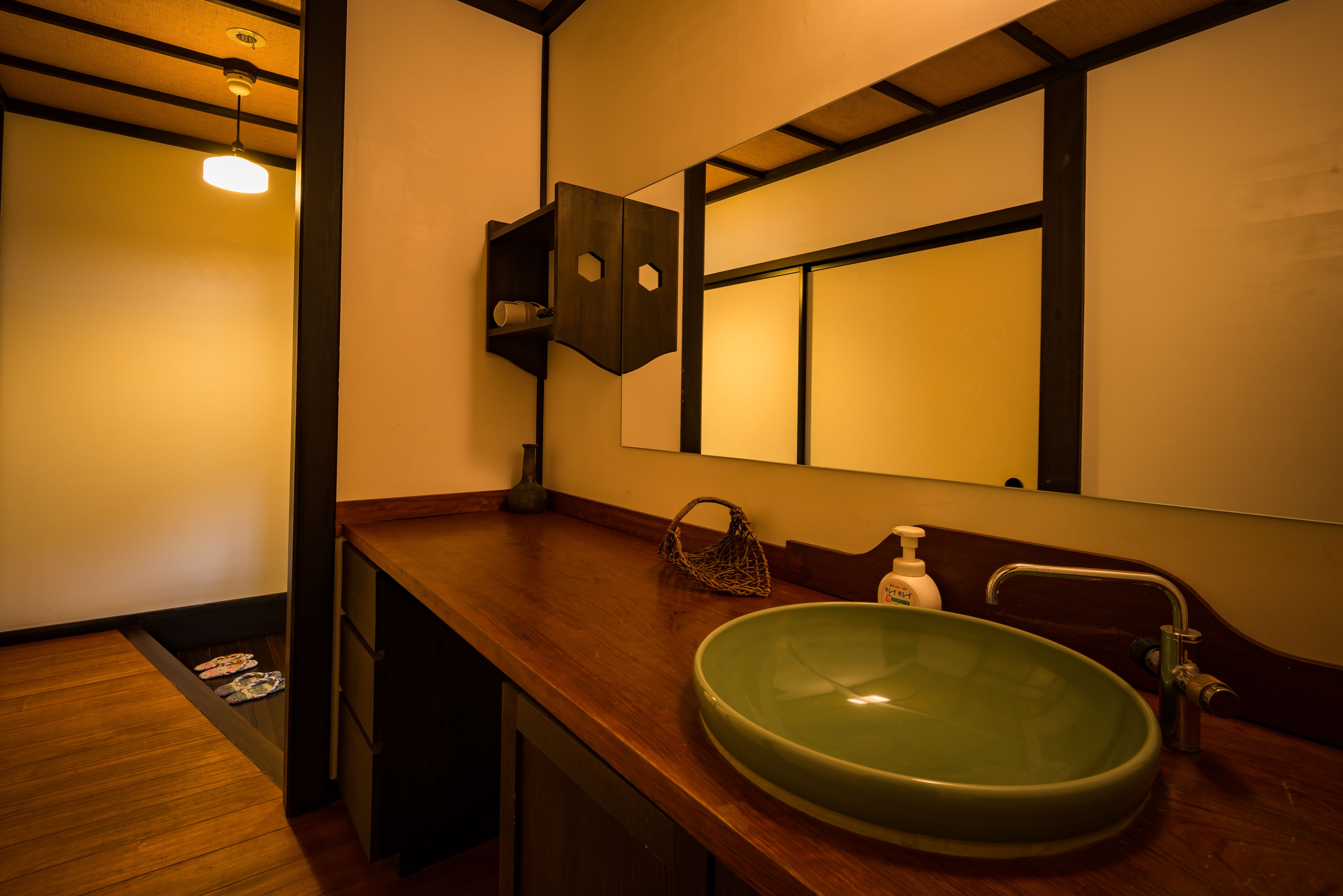 Sea side Japanese-style room washbasin