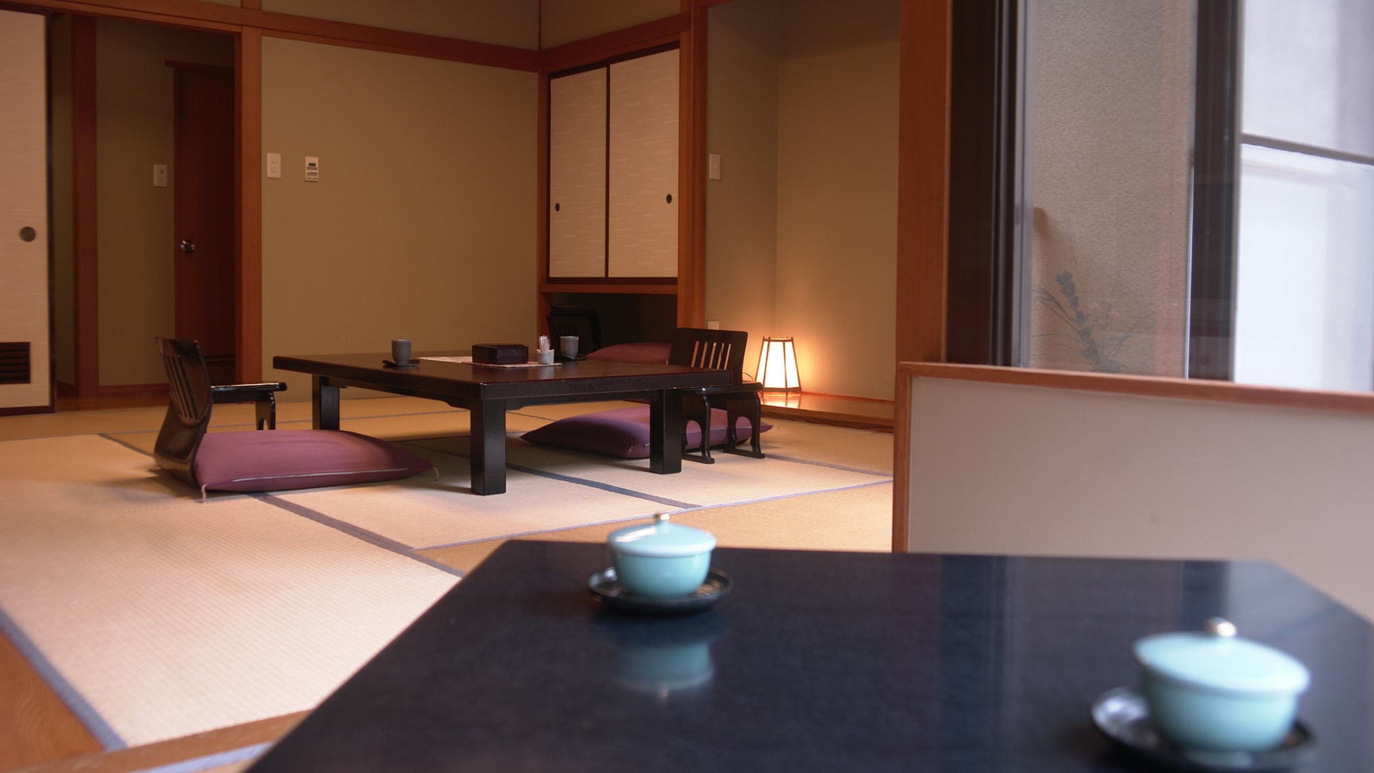 [Japanese-style room 10 tatami mats + 3 tatami mats] From the terrace of the room, you can see the beautiful scenery of the four seasons.