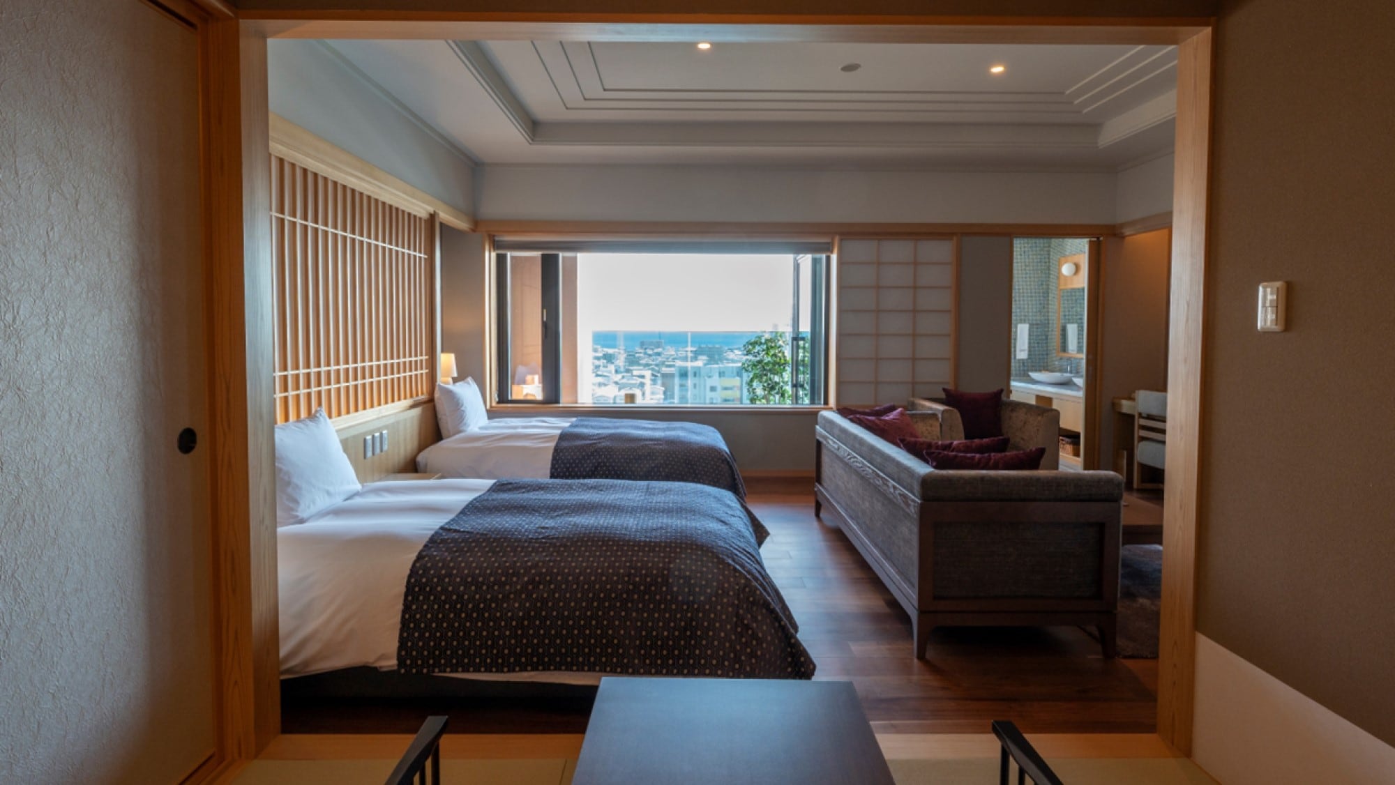 [ห้องพิเศษ (ห้องอาบน้ำเซรามิกกลางแจ้ง)] ผ่อนคลายในพื้นที่เสื่อทาทามิอันแสนสบาย