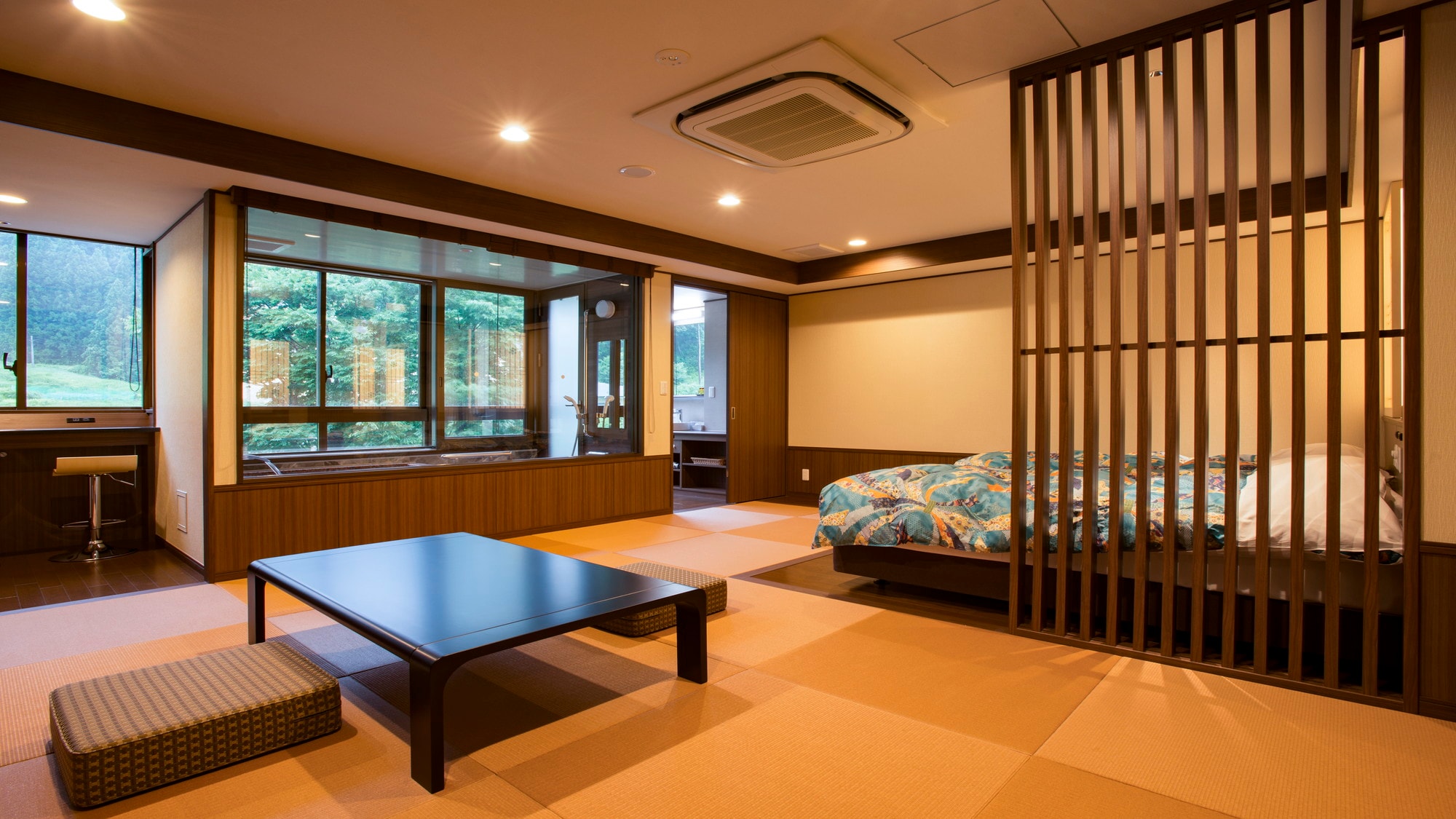 [Non-smoking ☆ Guest room with semi-open-air bath] Room 523 (mountain side view)
