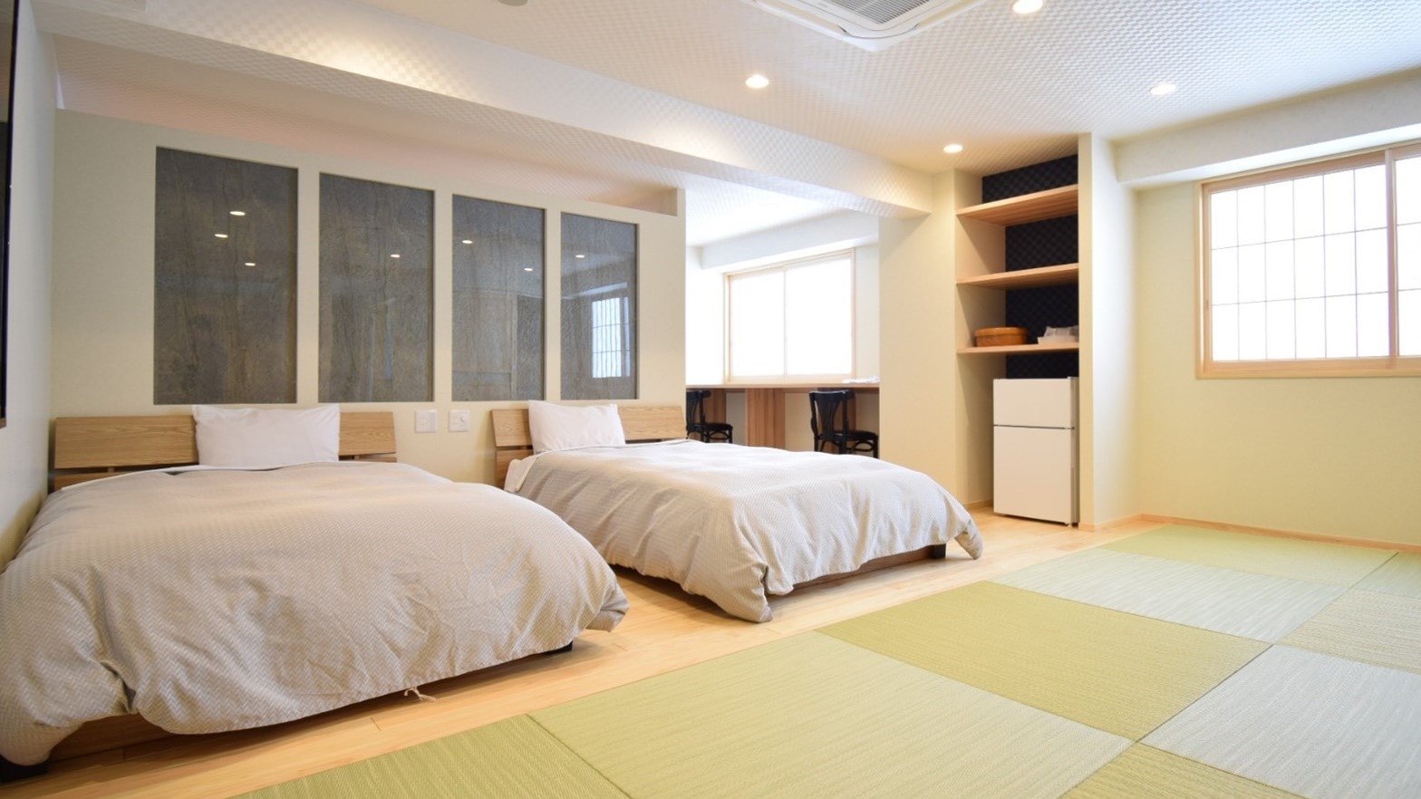 [Premium Modern] ห้องสไตล์ญี่ปุ่น-ตะวันตก พร้อมห้องน้ำส่วนตัว + ห้องอาหาร 70 ตร.ม