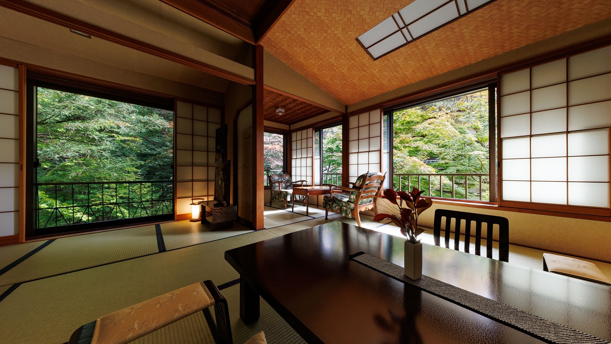 ■ [Fuji] Main building Japanese-style room, 14 tatami mats / Overlooking the Japanese garden reflecting the four seasons
