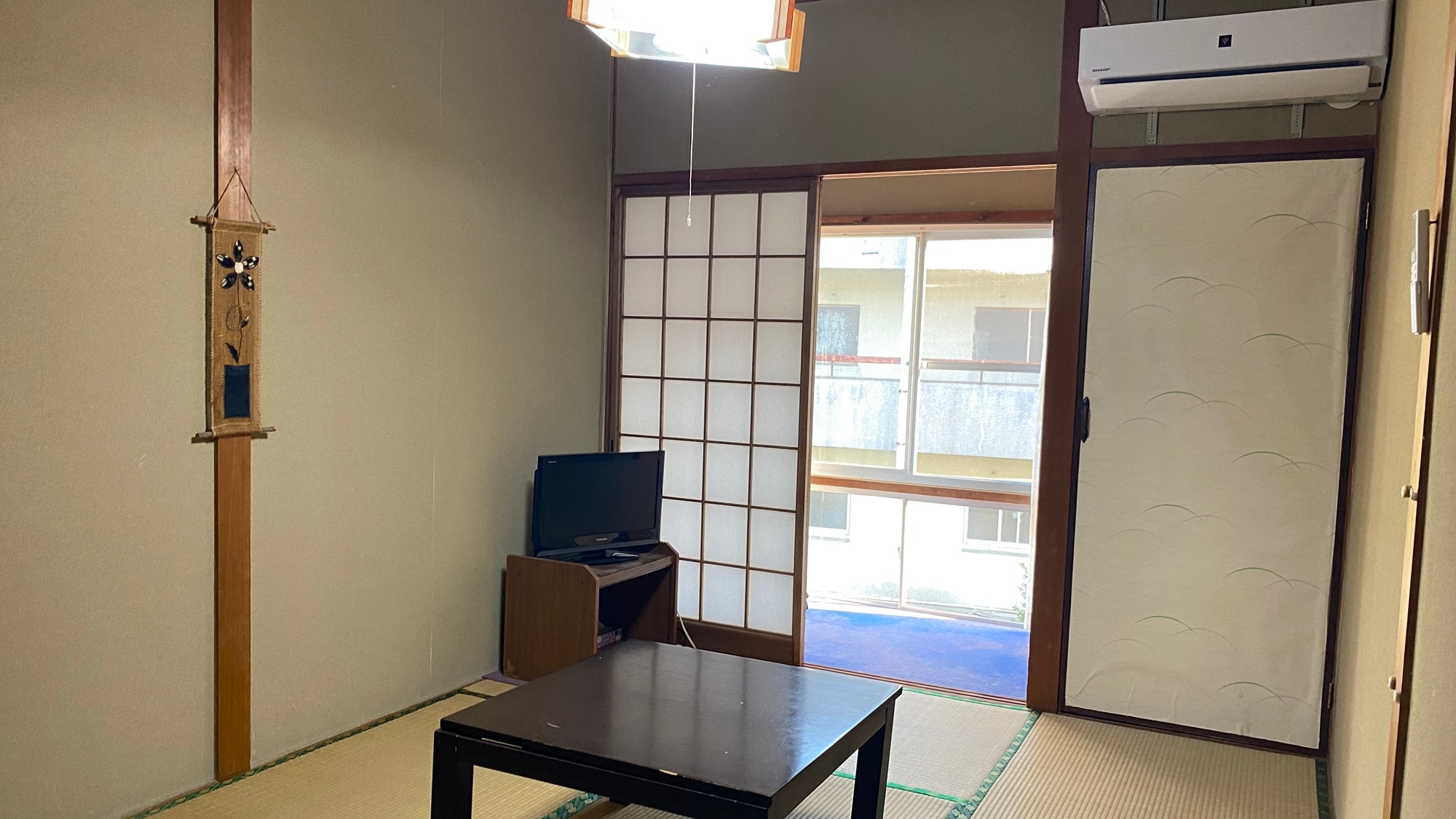 * [Road side/Japanese-style room of 6 tatami mats] A cozy Japanese-style room recommended for solo travelers.