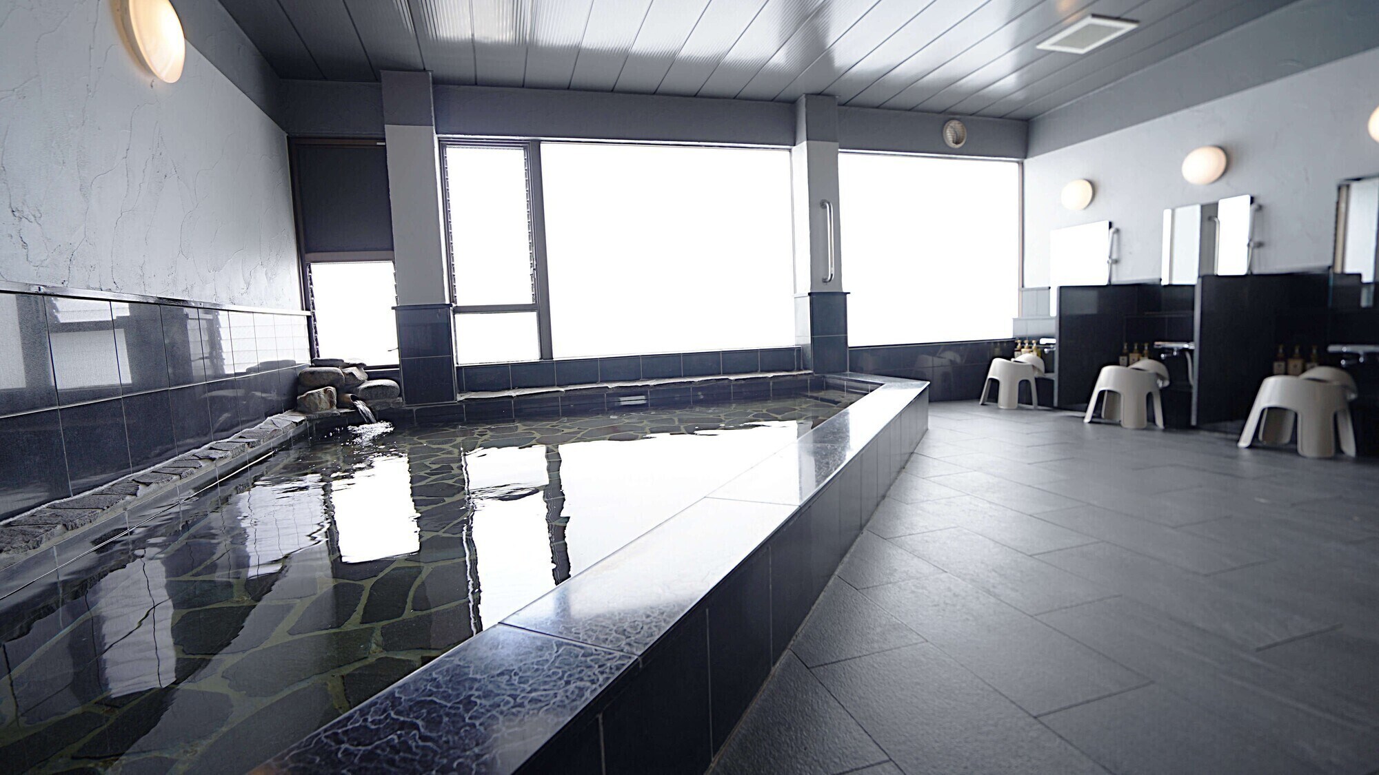 Large public bath (men's bath)