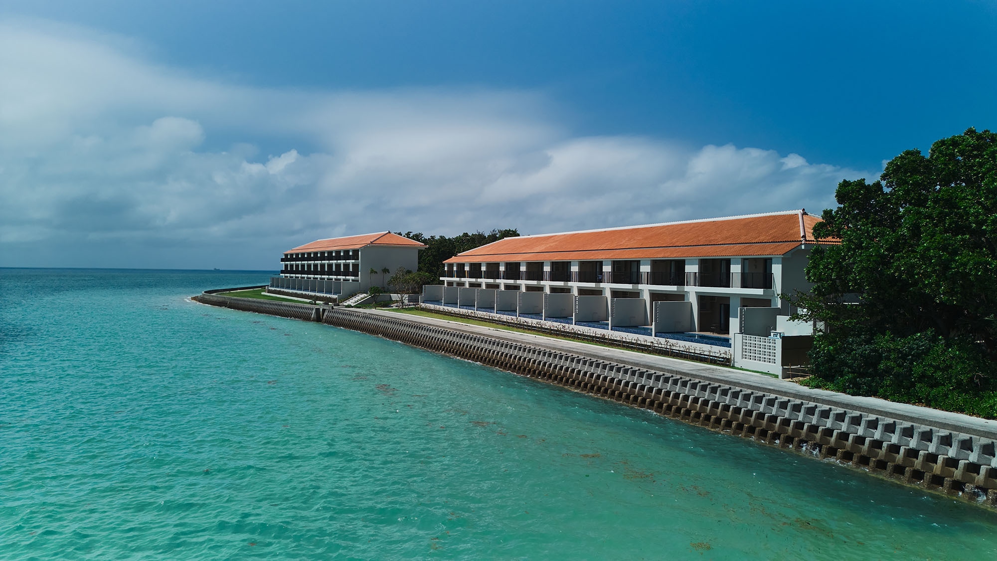 [Exterior] Oceanfront guest rooms