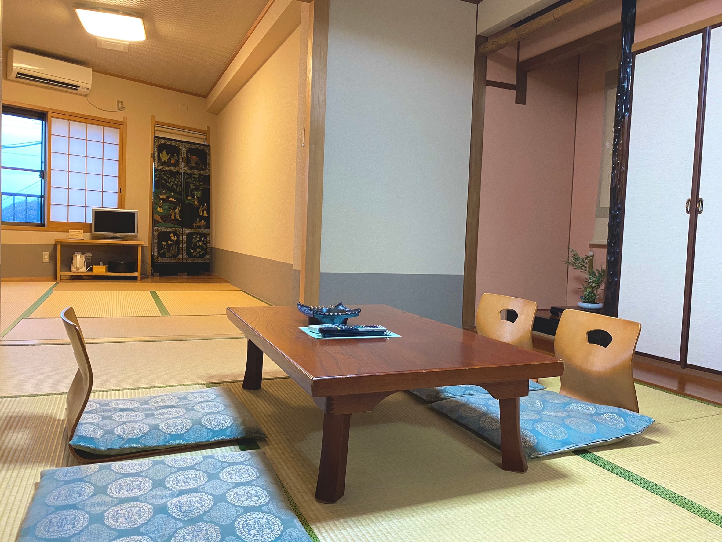 Japanese-style room
