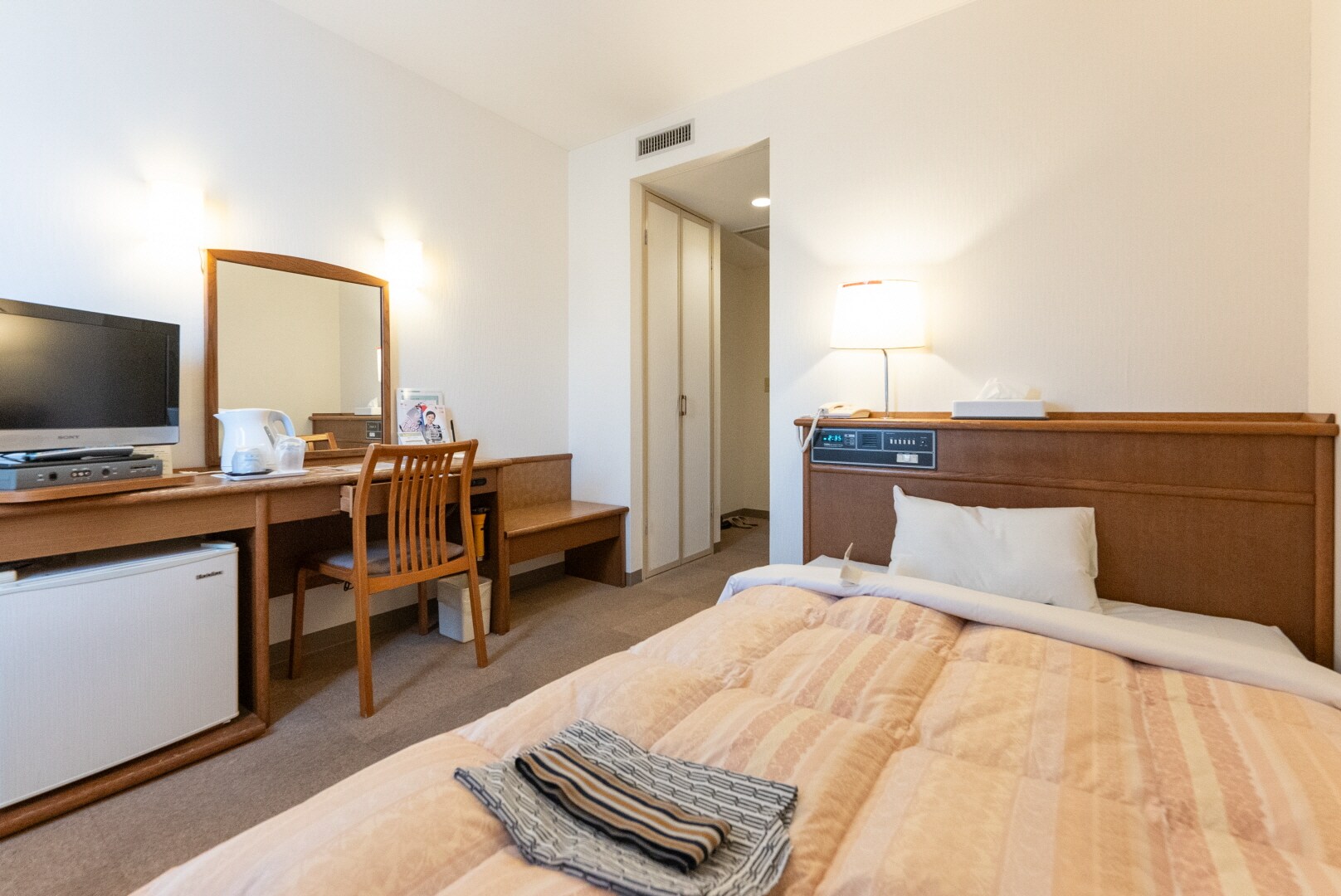 16평방 120 cm폭 침대 | 세미 더블 룸