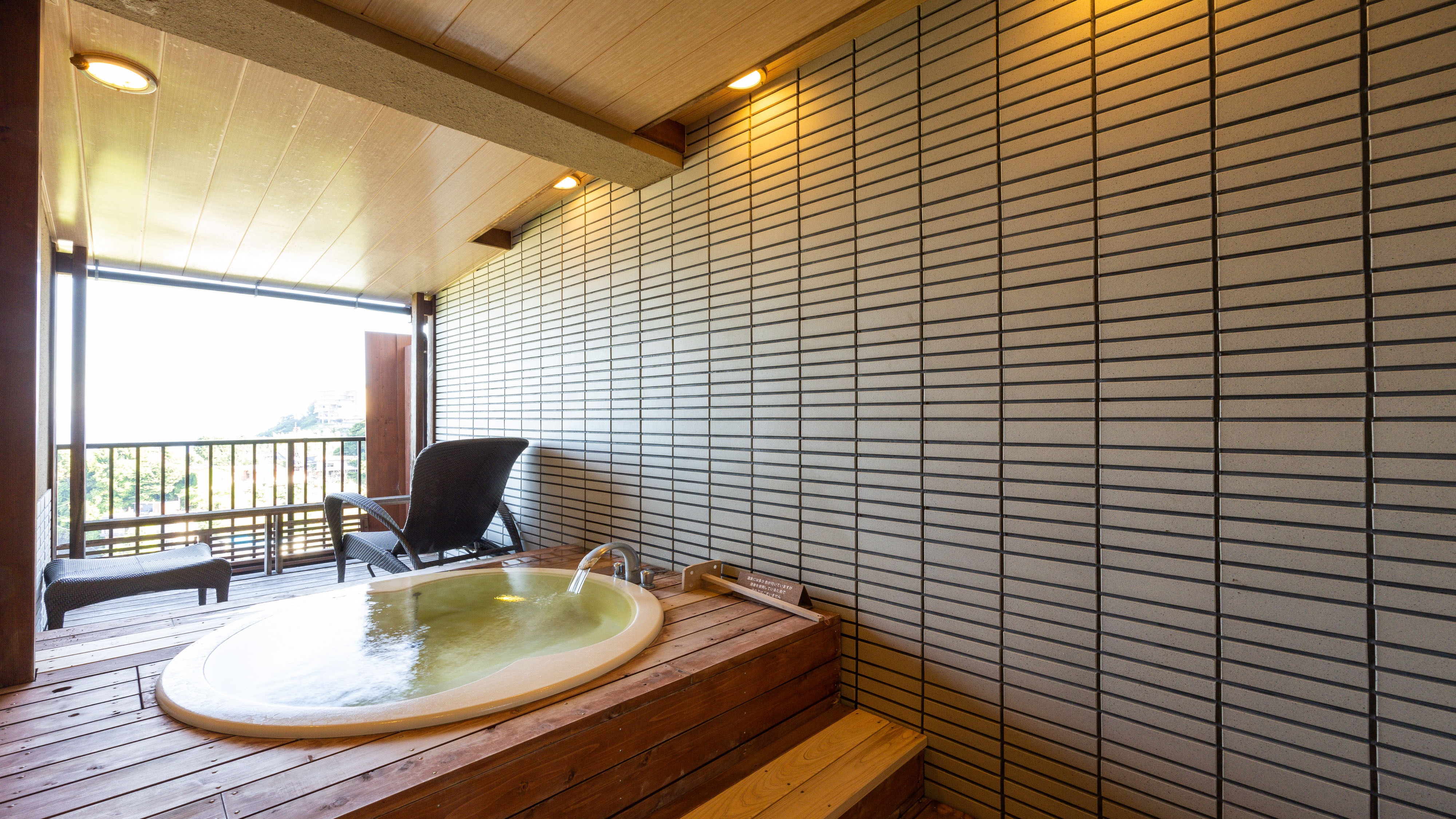 眺望大海的帶露天浴池的客房“Aqua Light Bath”