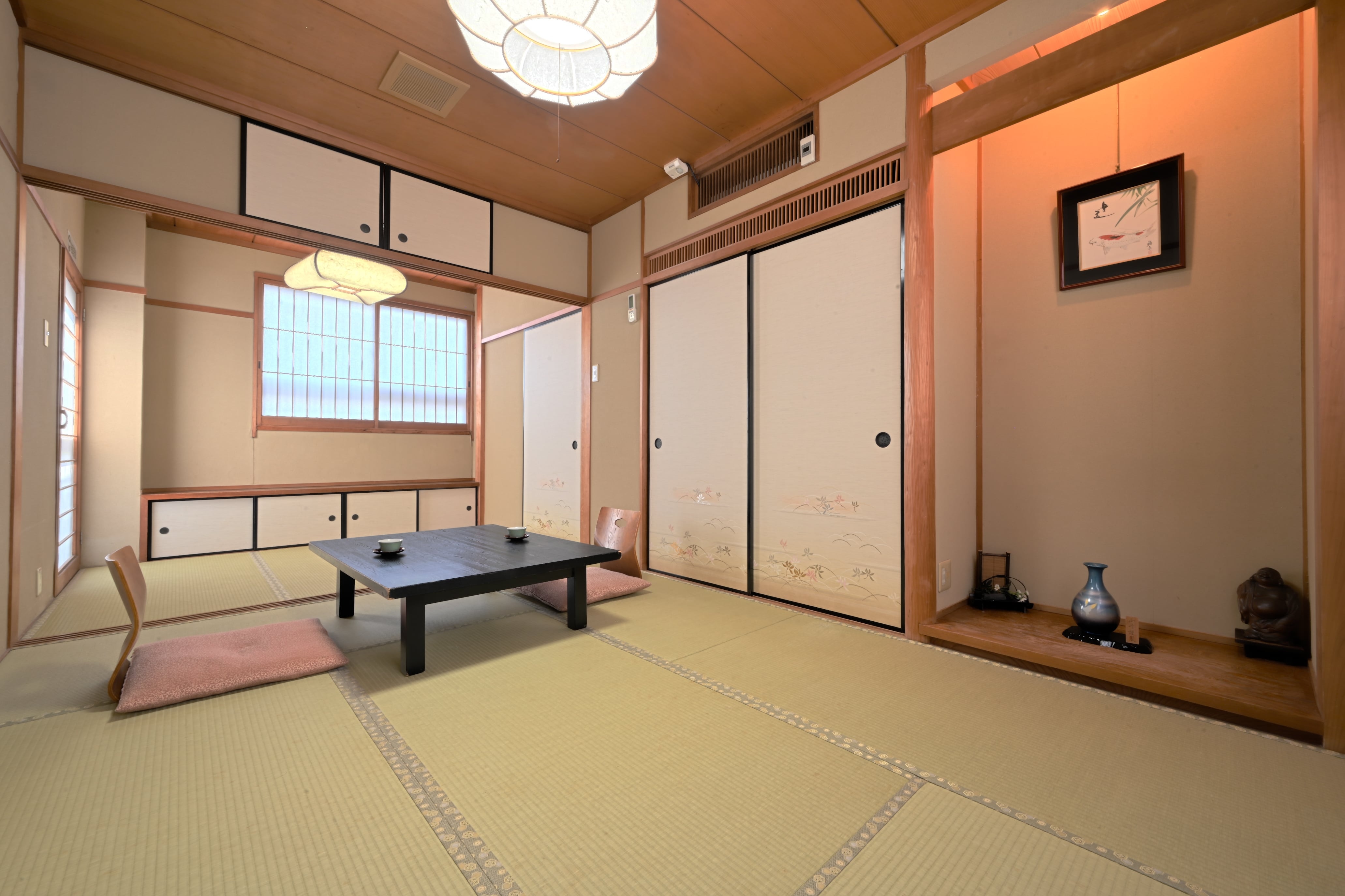 [Nozomi] Japanese-style room 9 tatami mats, garden side