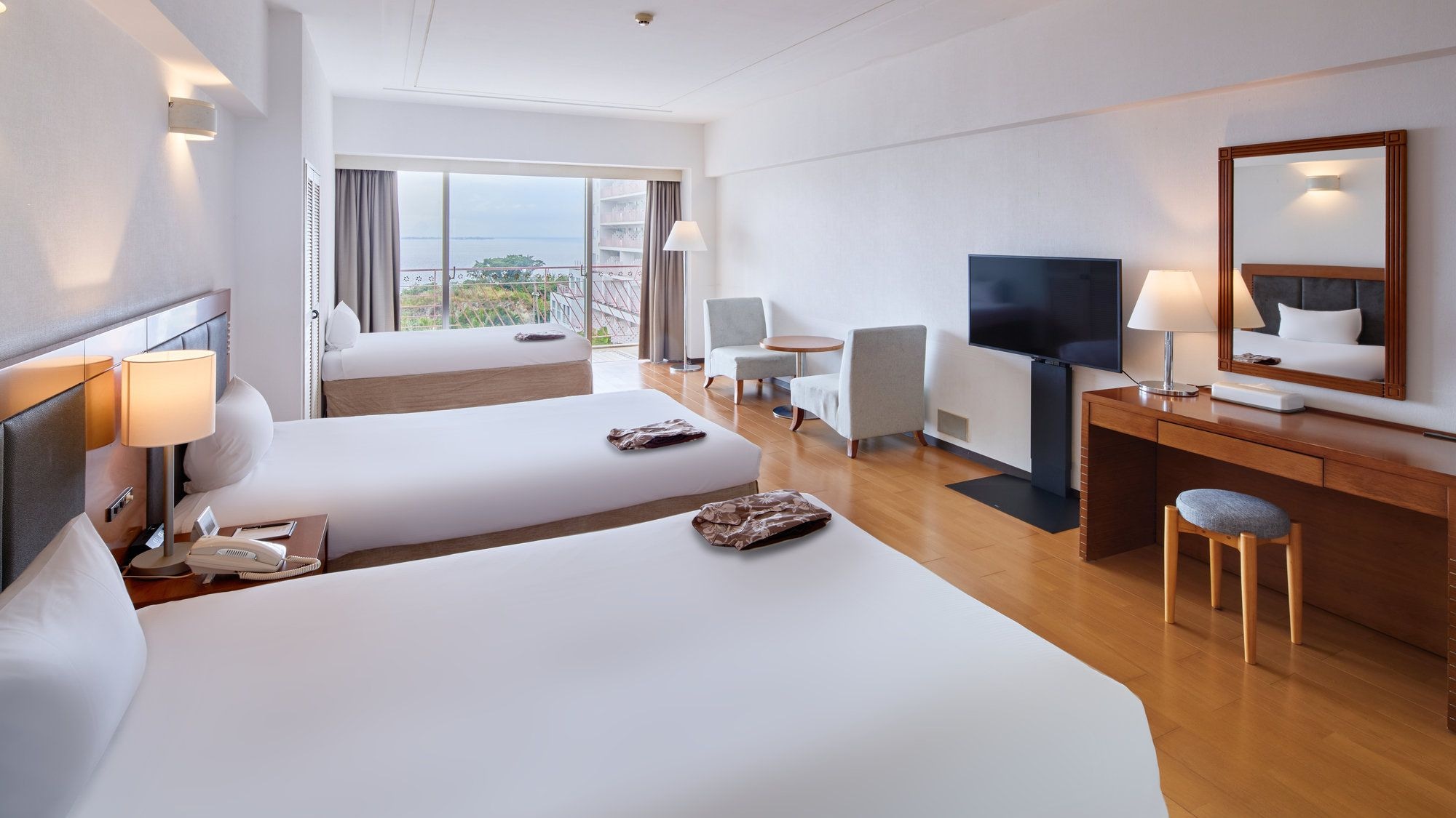 [Superior Twin Room / Western Style] A luxurious superior room where you can get ready in the morning in style.