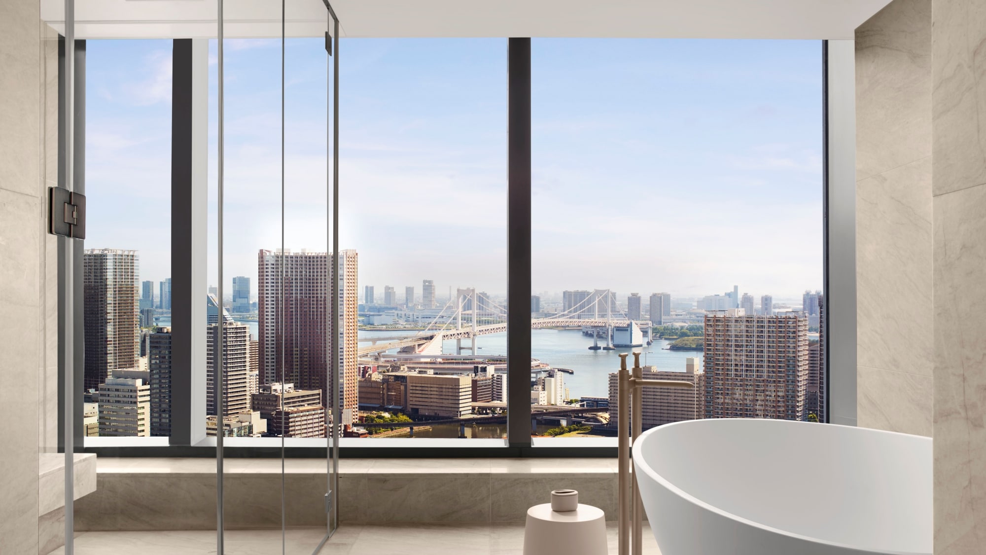 【프레지덴셜 스위트 / 욕실】 레인보우 브릿지를 독점 할 수있는 극상의 목욕 시간.