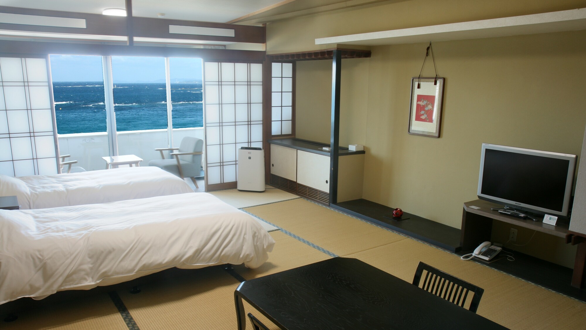 * [Japanese-style room + twin beds]