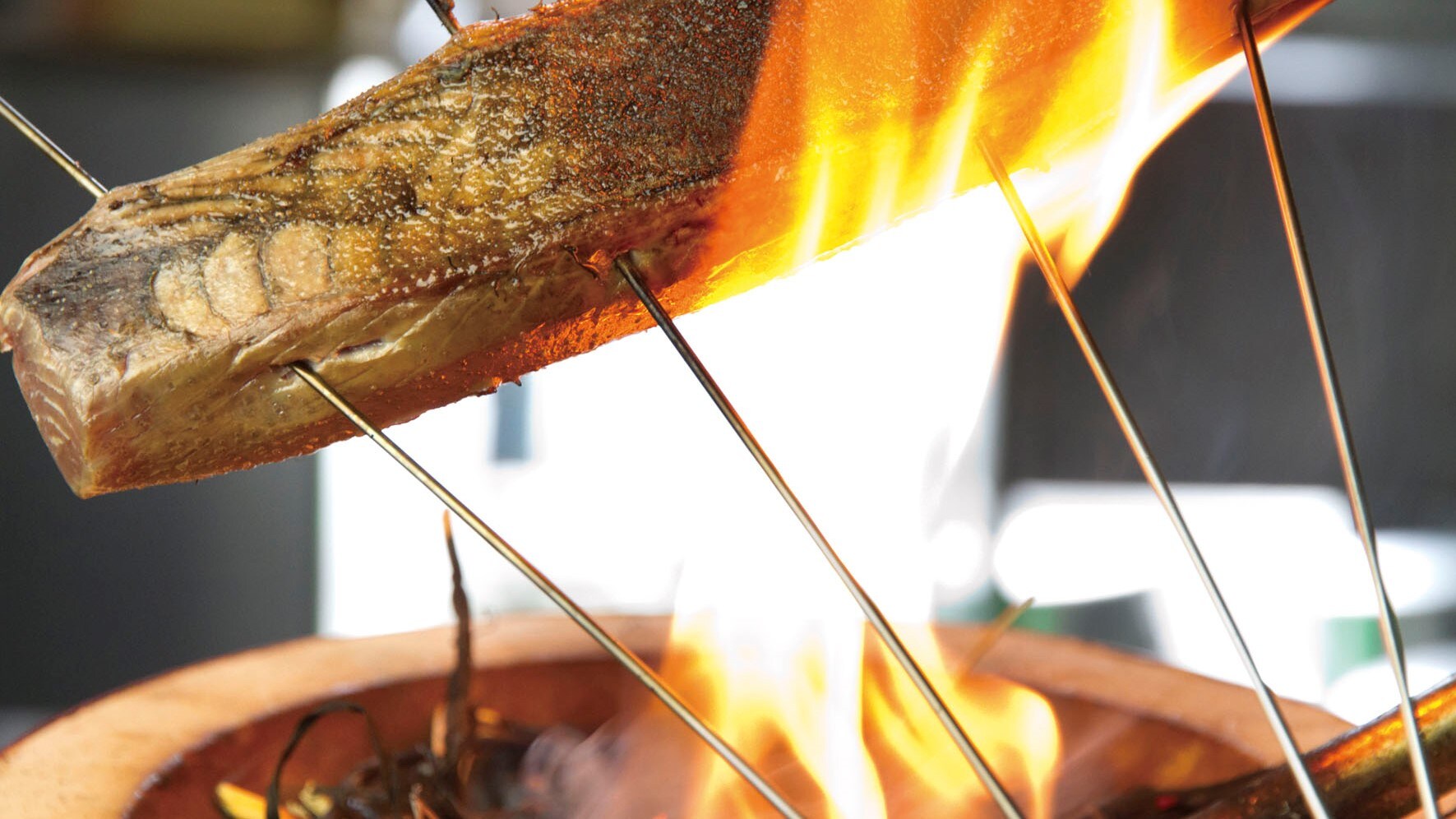 Grilled bonito with straw