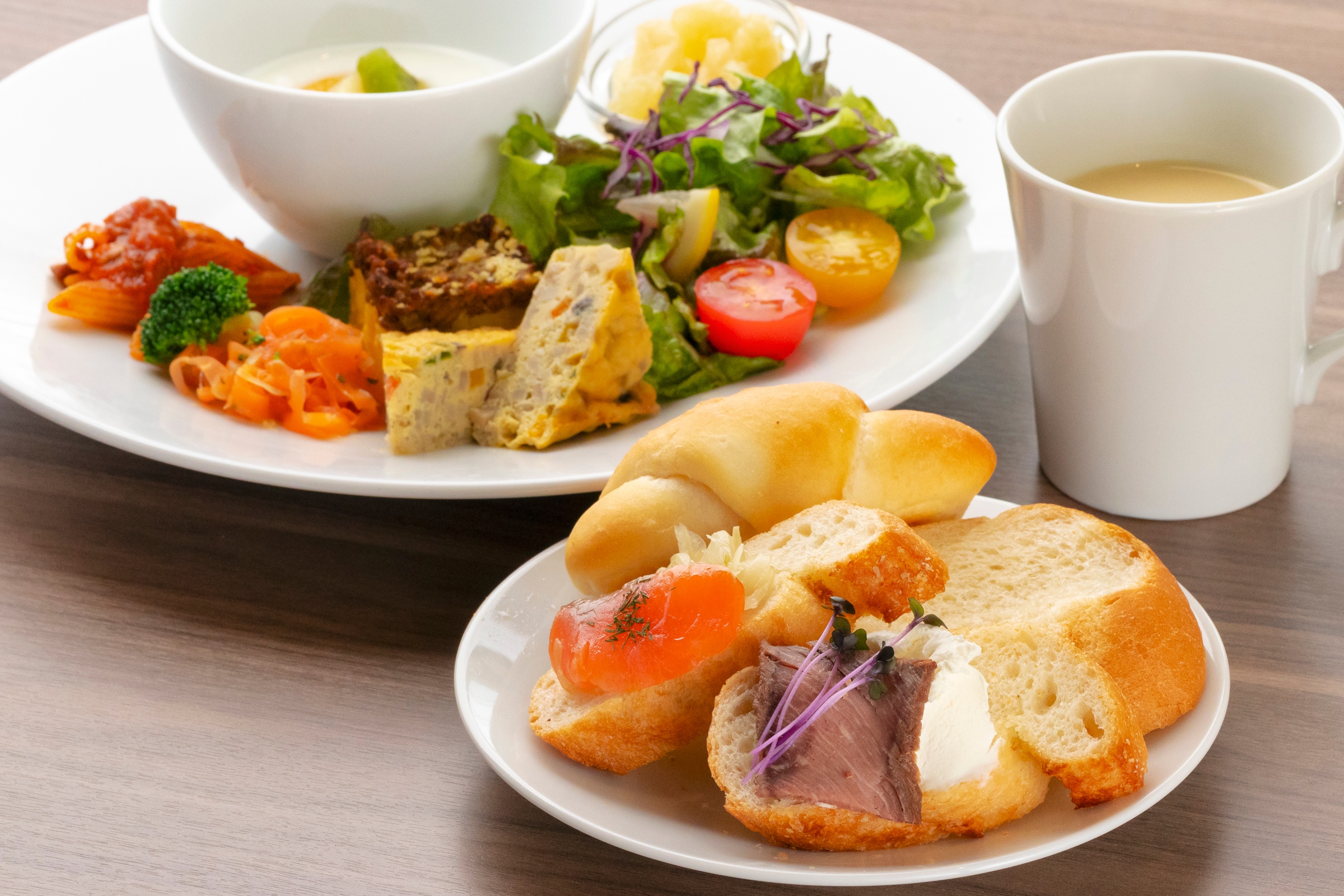 Western breakfast delivered to your room: "Western food basket"