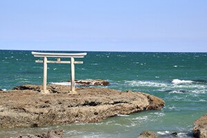Cổng Torii của Kamiiso, nơi các vị thần giáng lâm