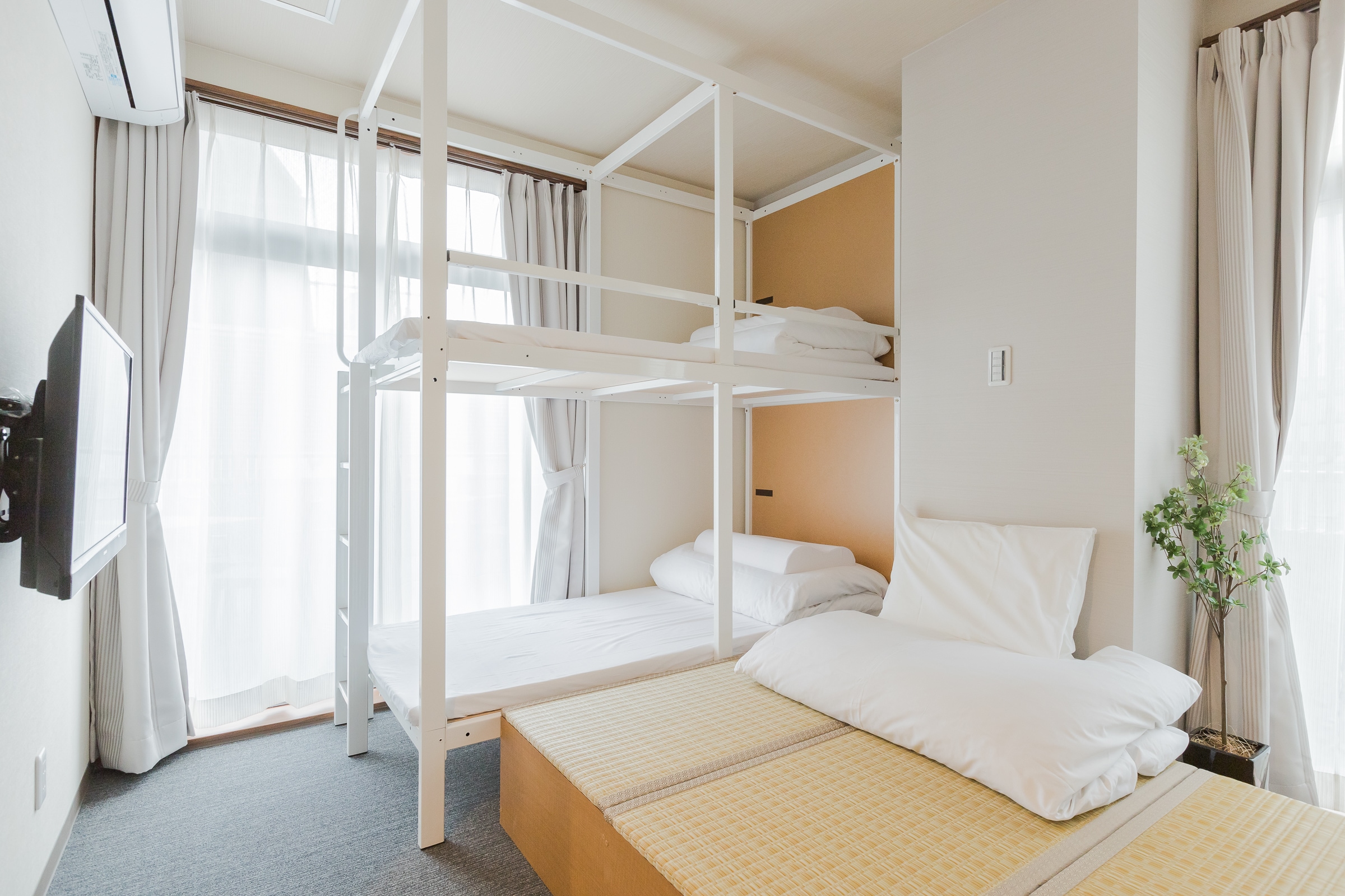 Bunk bed room