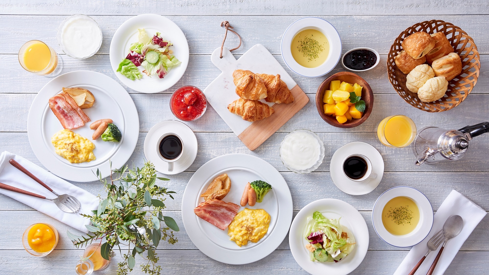 Breakfast buffet / Western food example