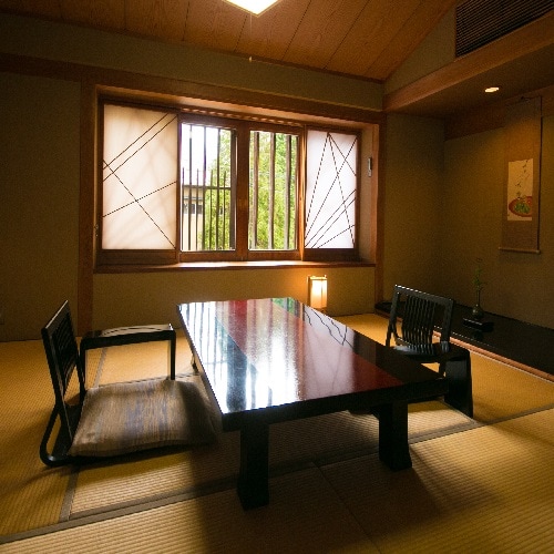 2楼带桧木浴缸的日式和西式房间