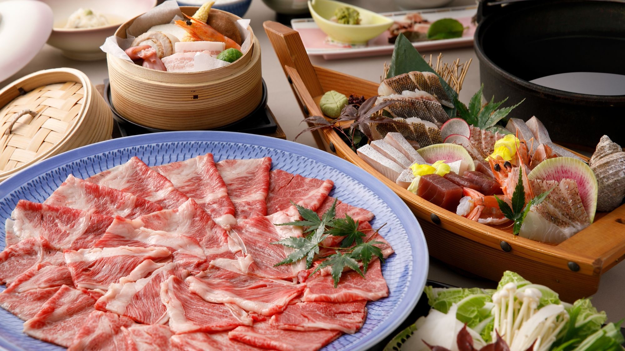 ◆ Dinner (Japanese Kaiseki) | Enjoy melt-in-your-mouth Bungo beef sukiyaki and seasonal local fish