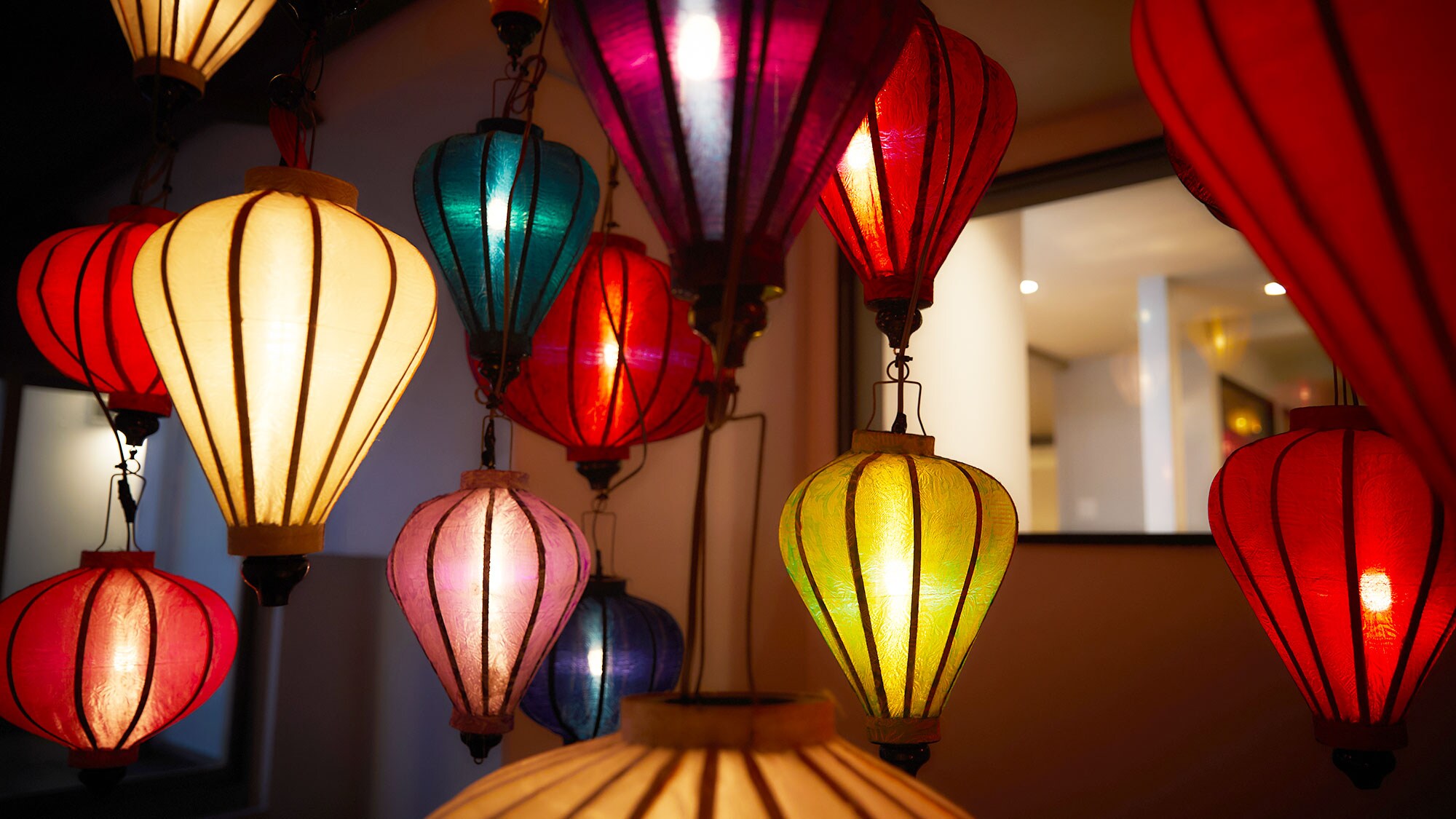 [Guest Room] Lantern