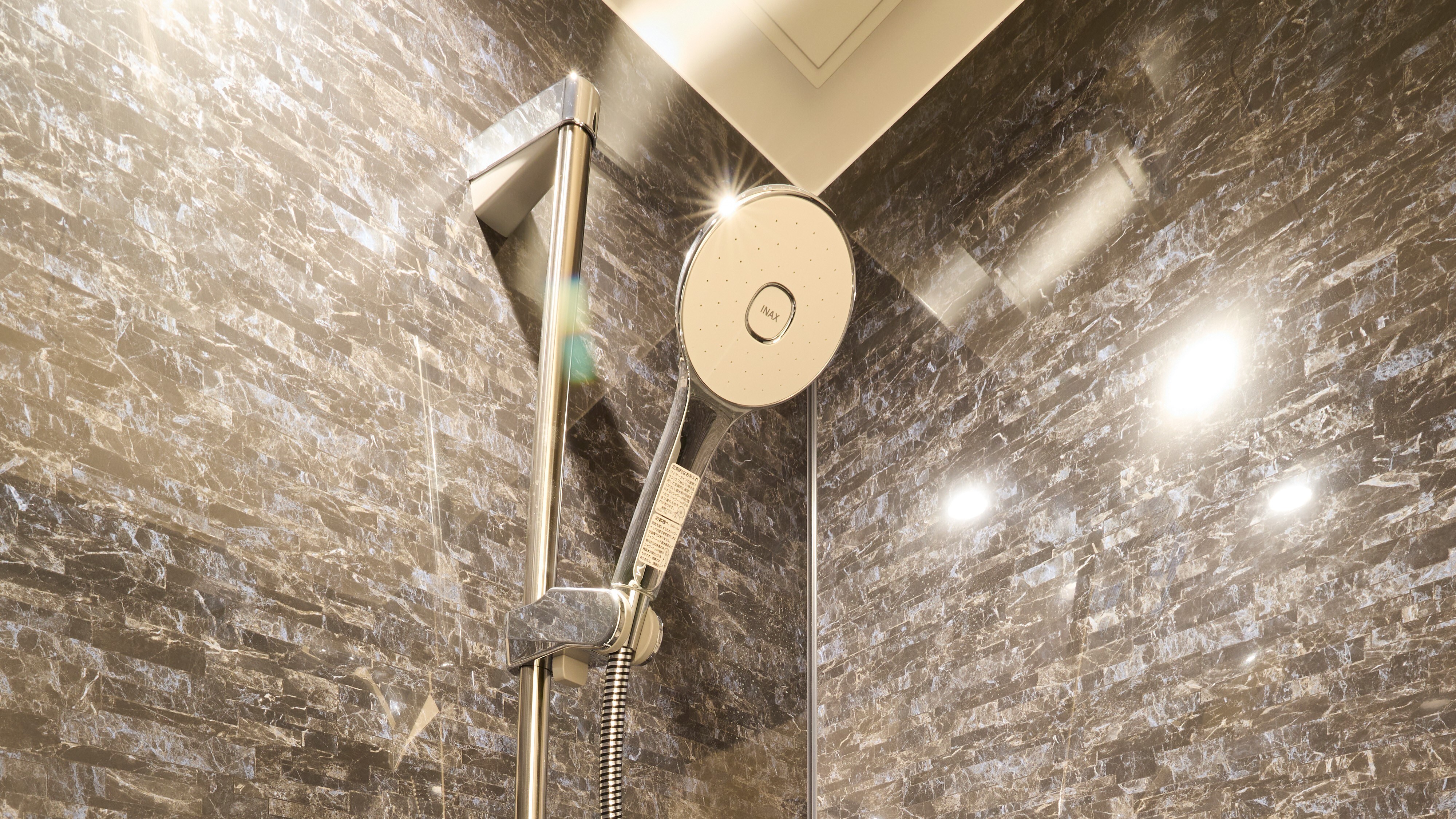 Shower room (2-bed bunk room, 3-bed bunk room)