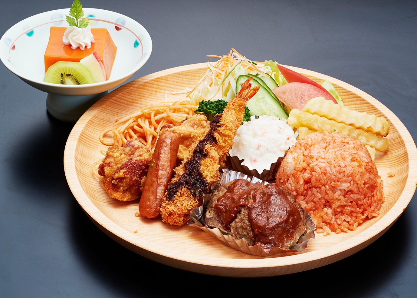 Dinner for lower grade elementary school students