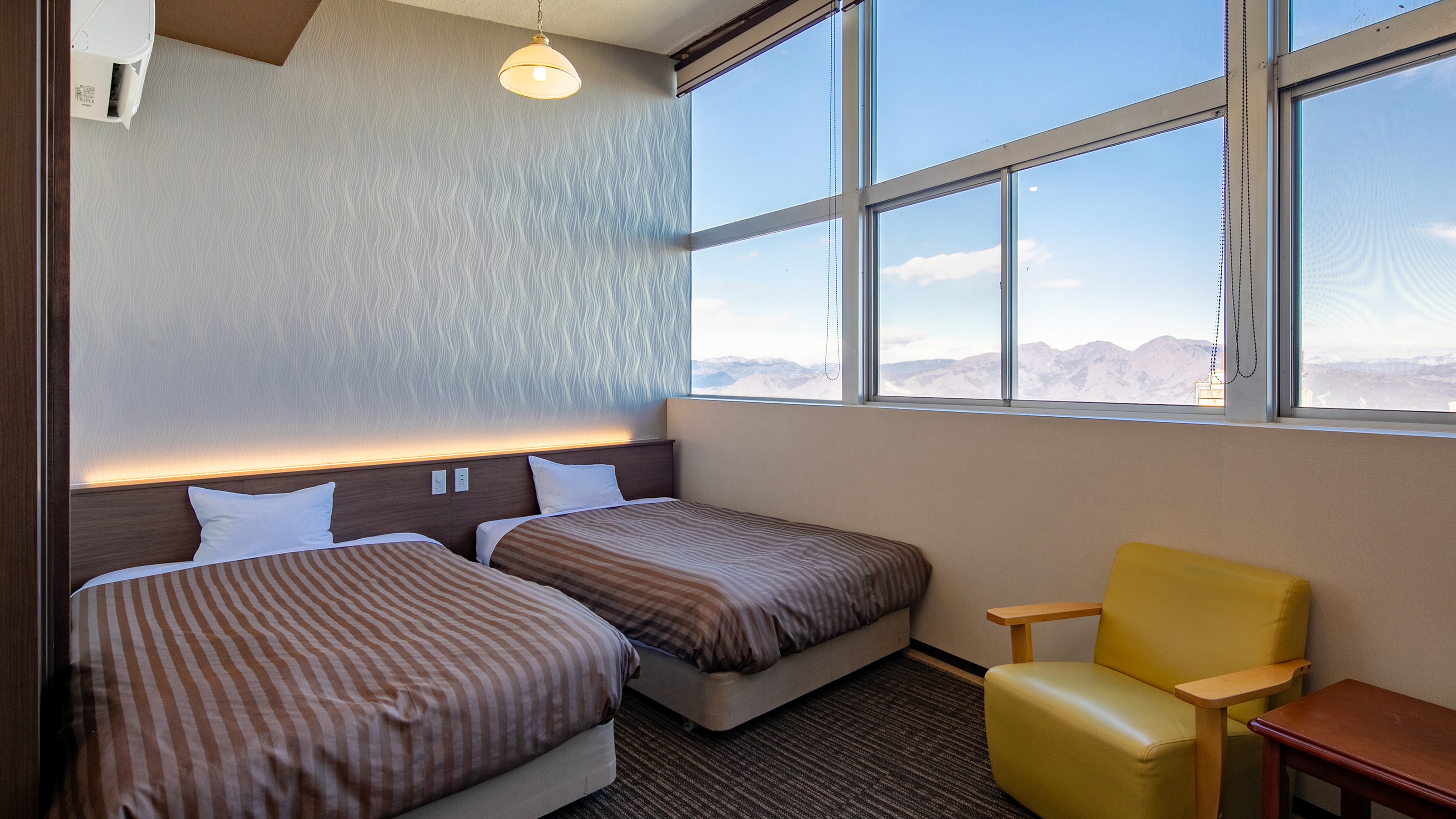 [High floor, view] Japanese-Western room (twin + 10 tatami mats)