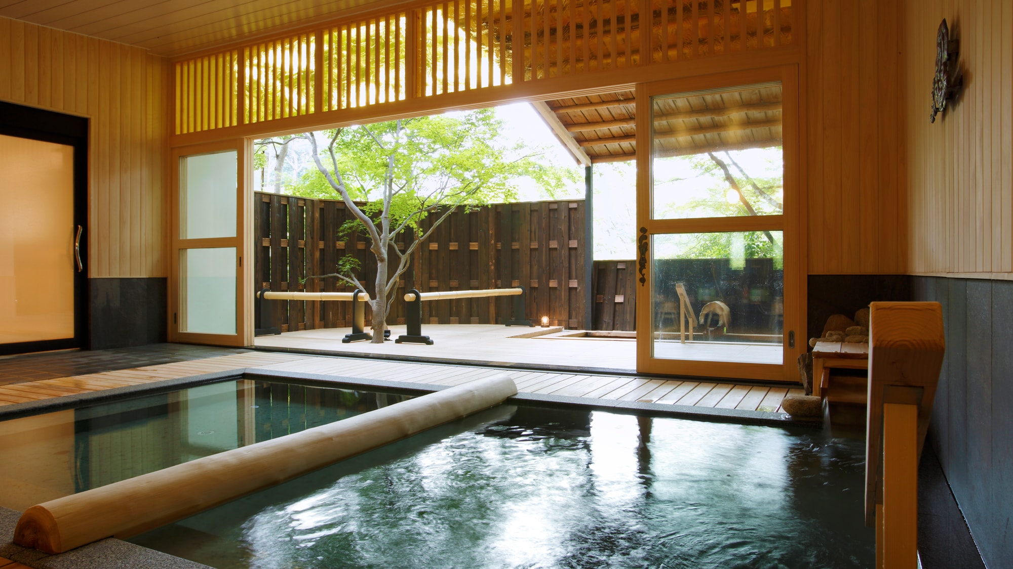 Large communal bath "Hinoki no Yu"