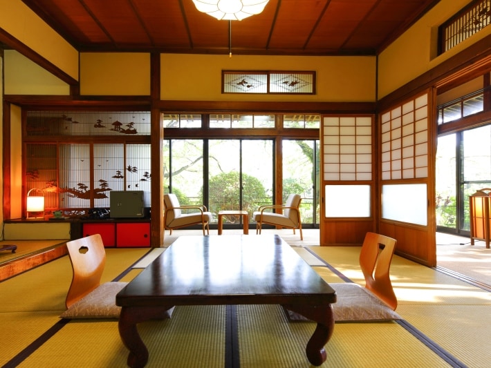 氣氛平靜的日式房間（Akashi no Ma）