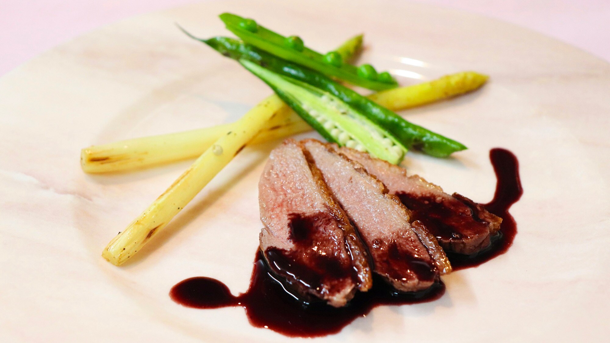 ・[Food image] Roasted duck. Perfect with sour balsamic sauce.