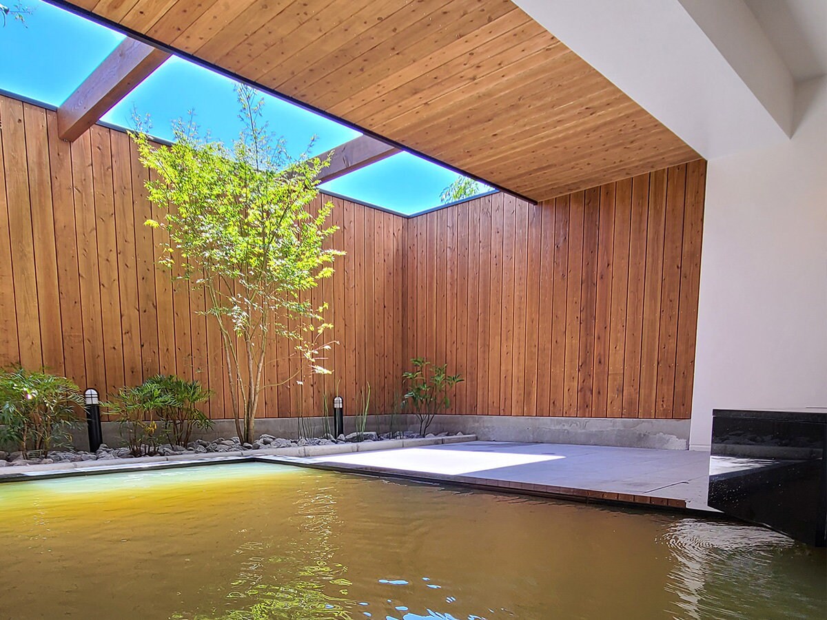 Separate open-air baths for men and women