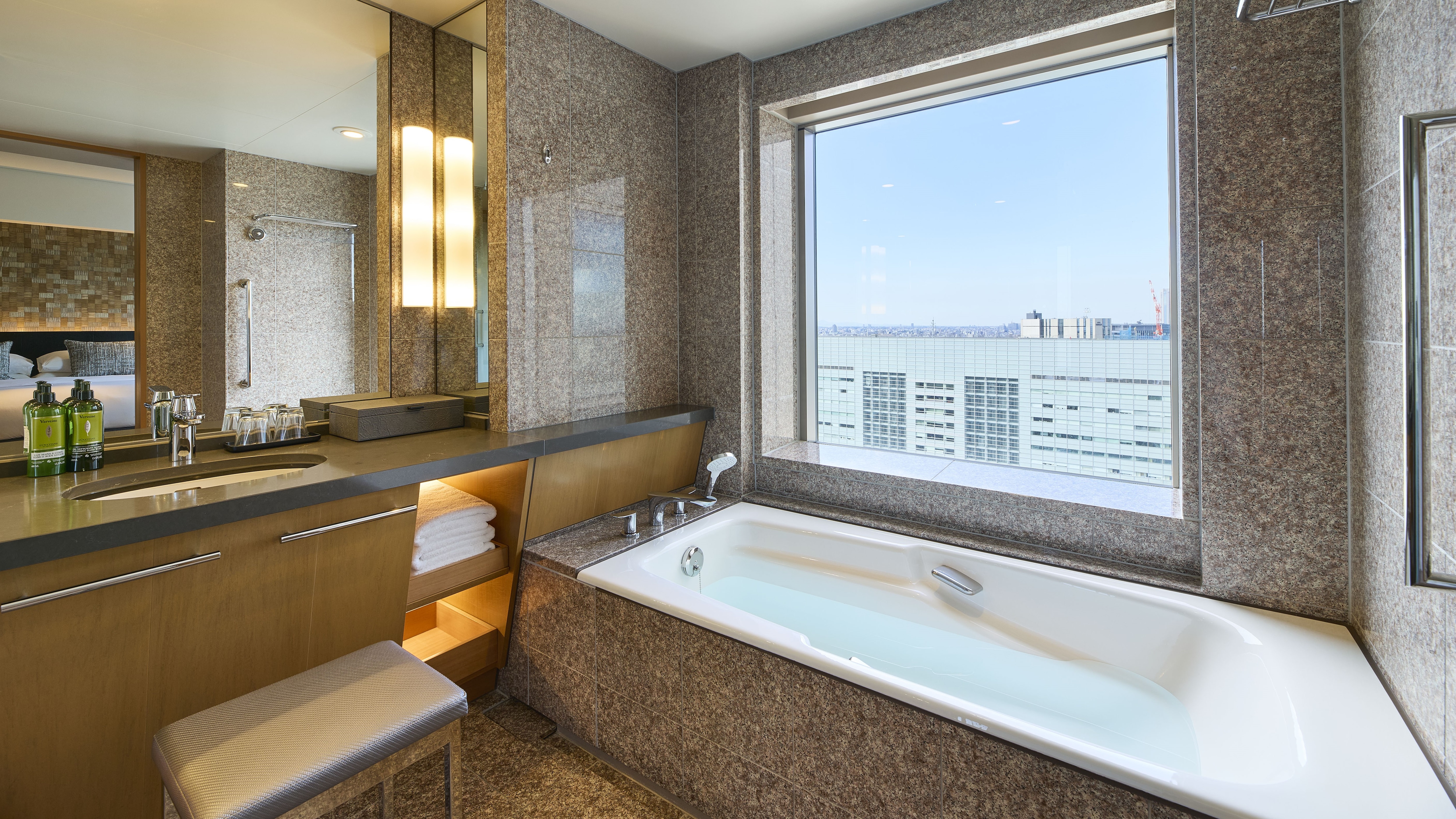 ห้องน้ำคอมฟอร์ทคอร์เนอร์คิง/ทวิน