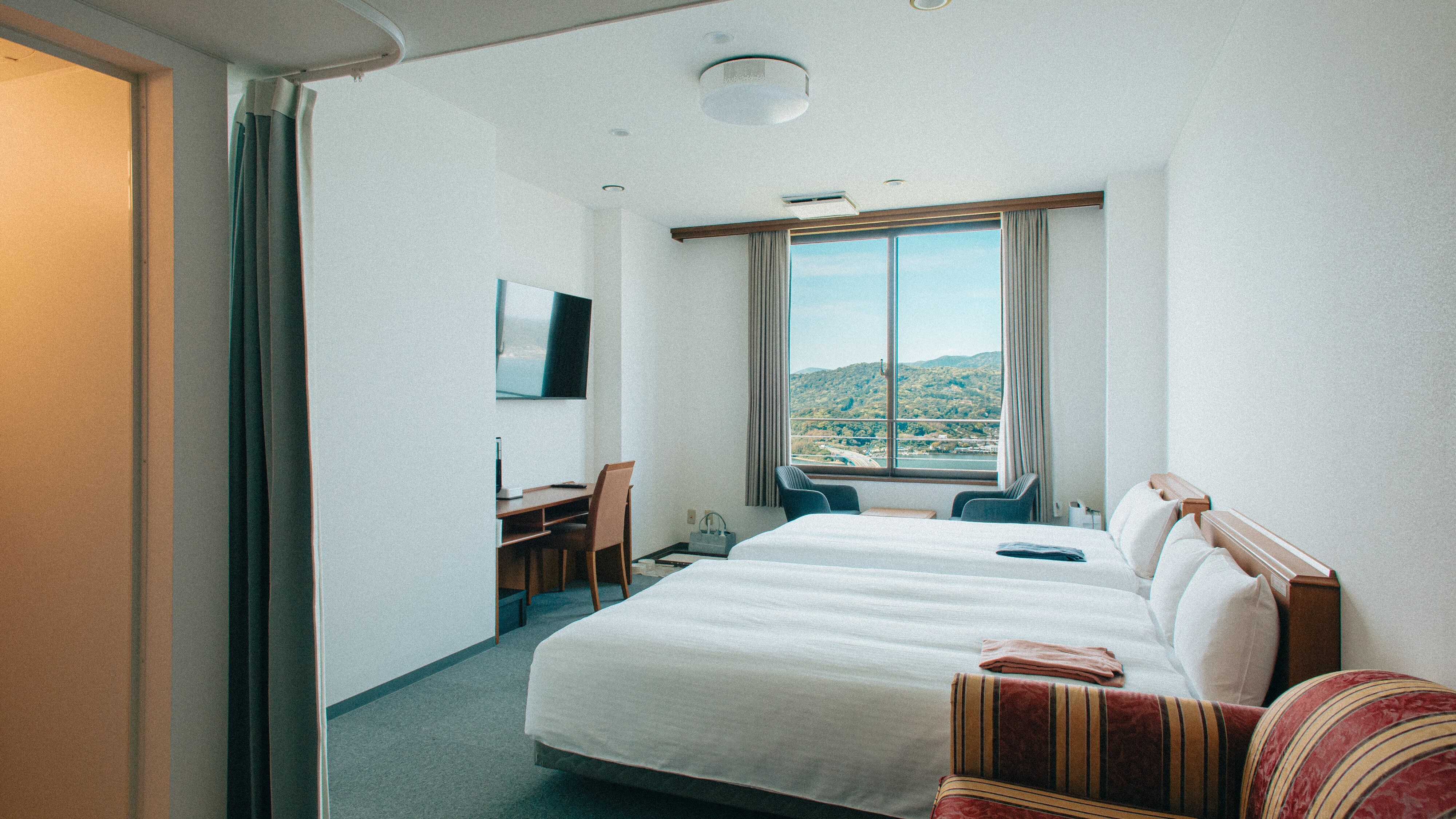 Western-style twin room