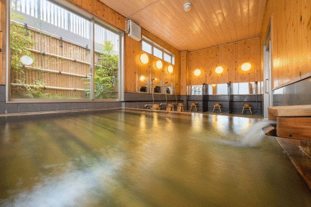 100% sourced natural hot spring cypress bath