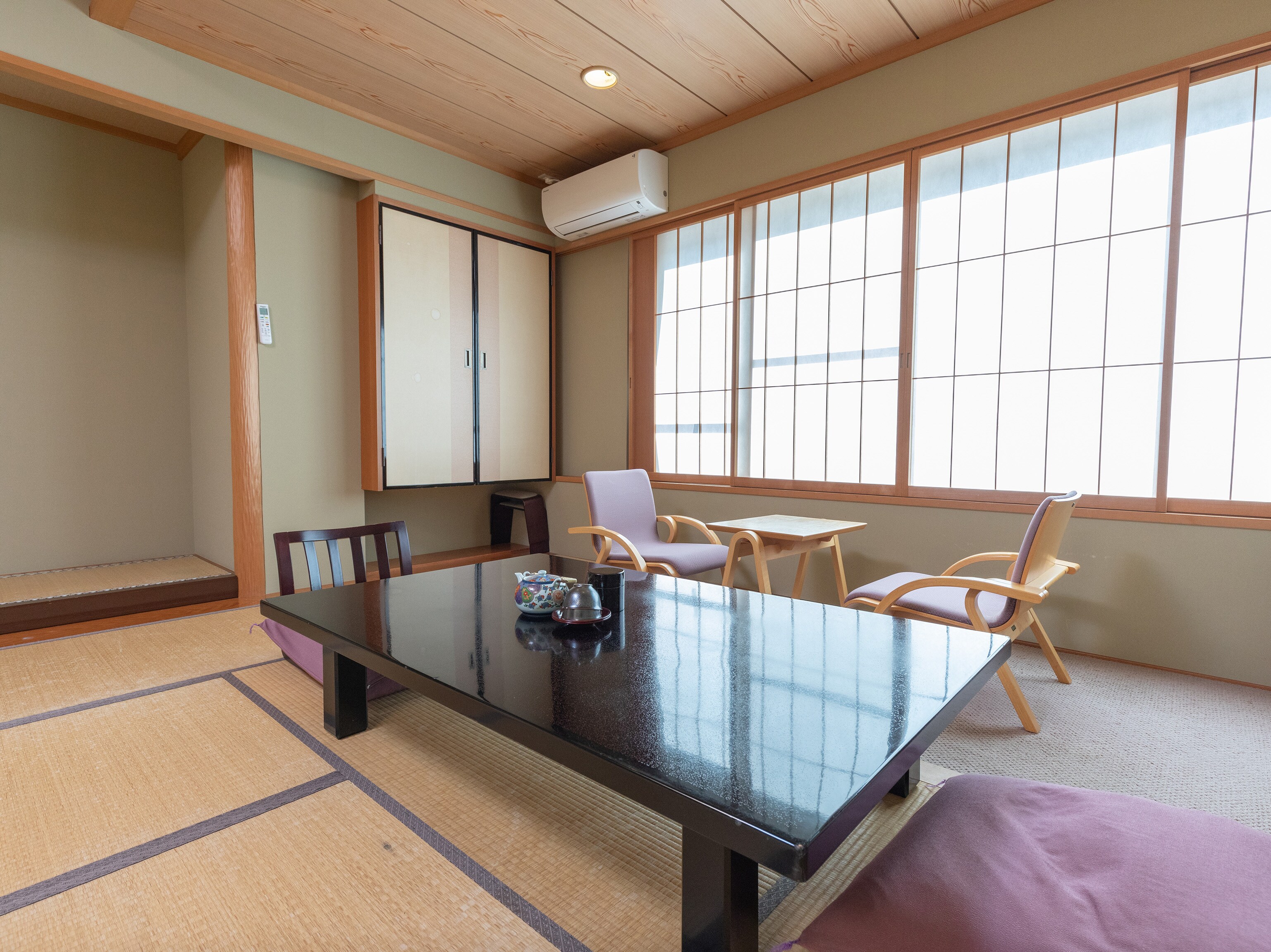 Japanese-style quadruple room