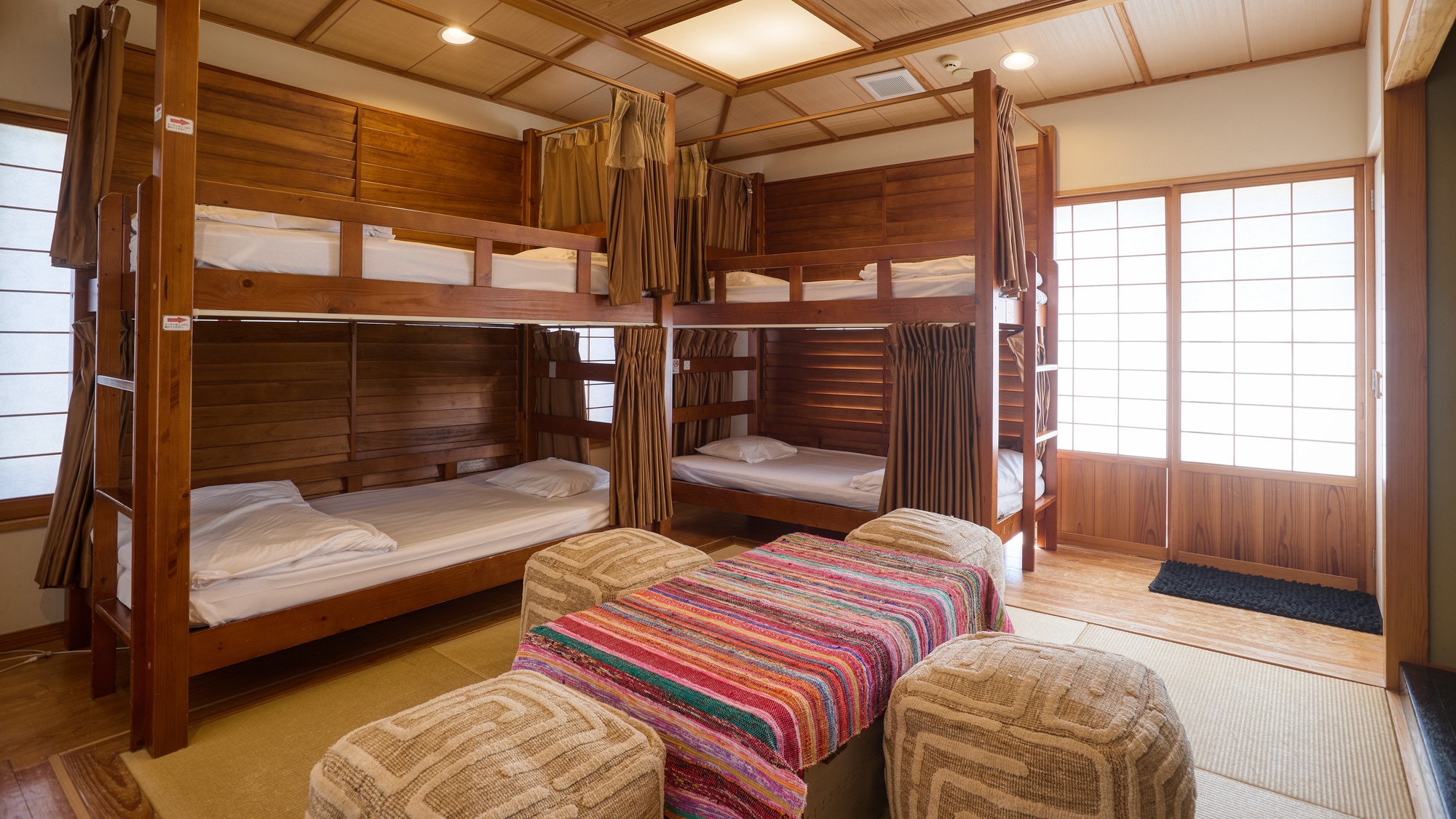 [5th floor private rooms, Japanese-Western style room for 1-5 people]
