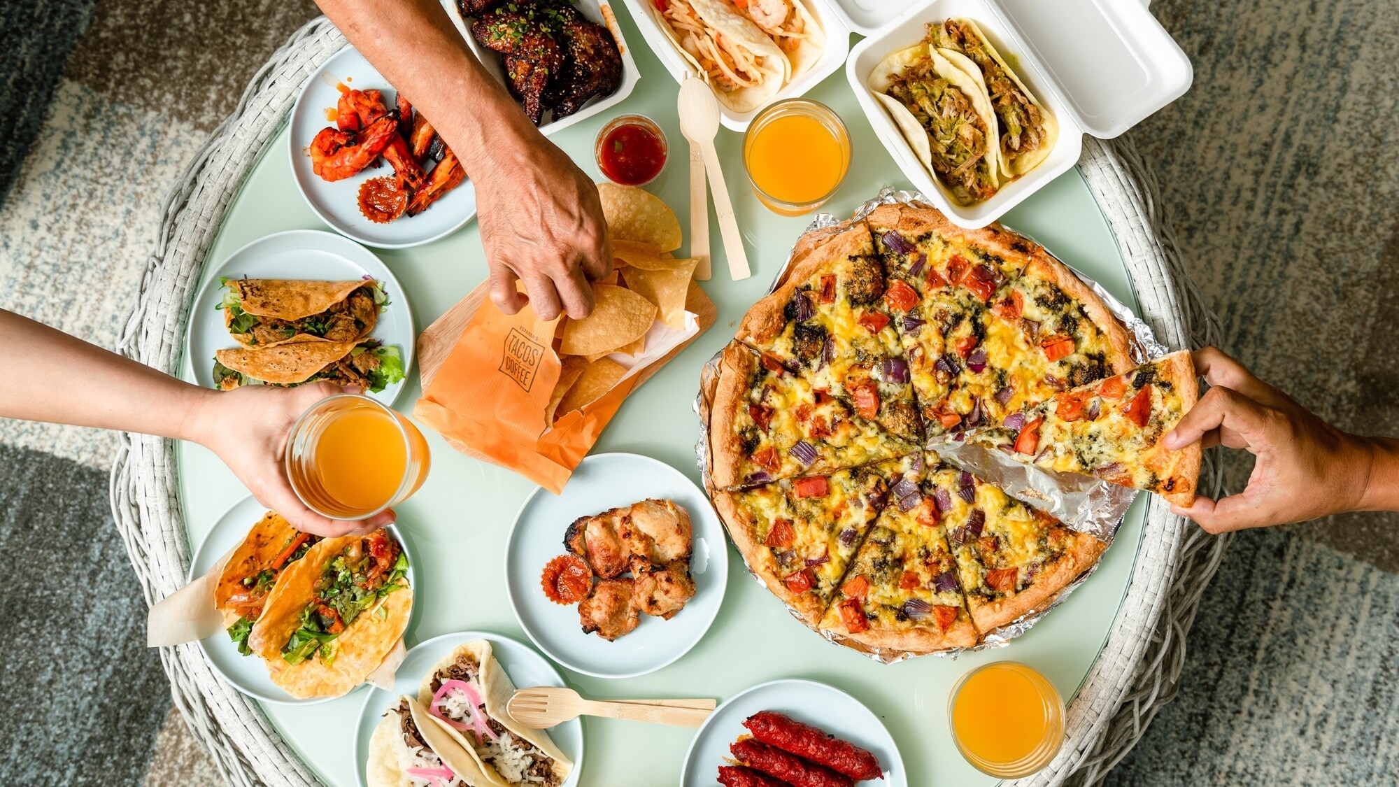 在房间内用餐（图片）