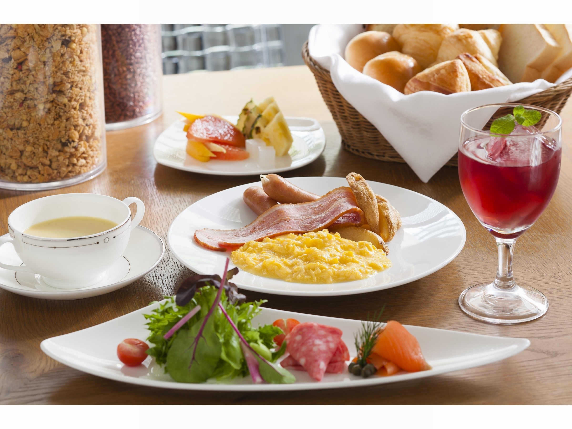 可享用丰富菜单的“水晶”自助餐