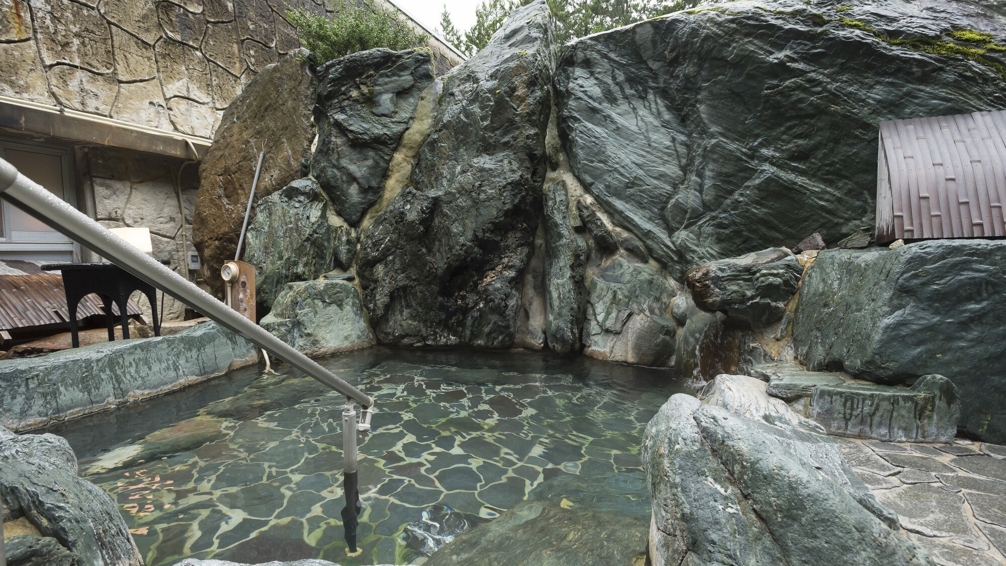 Open-air bath